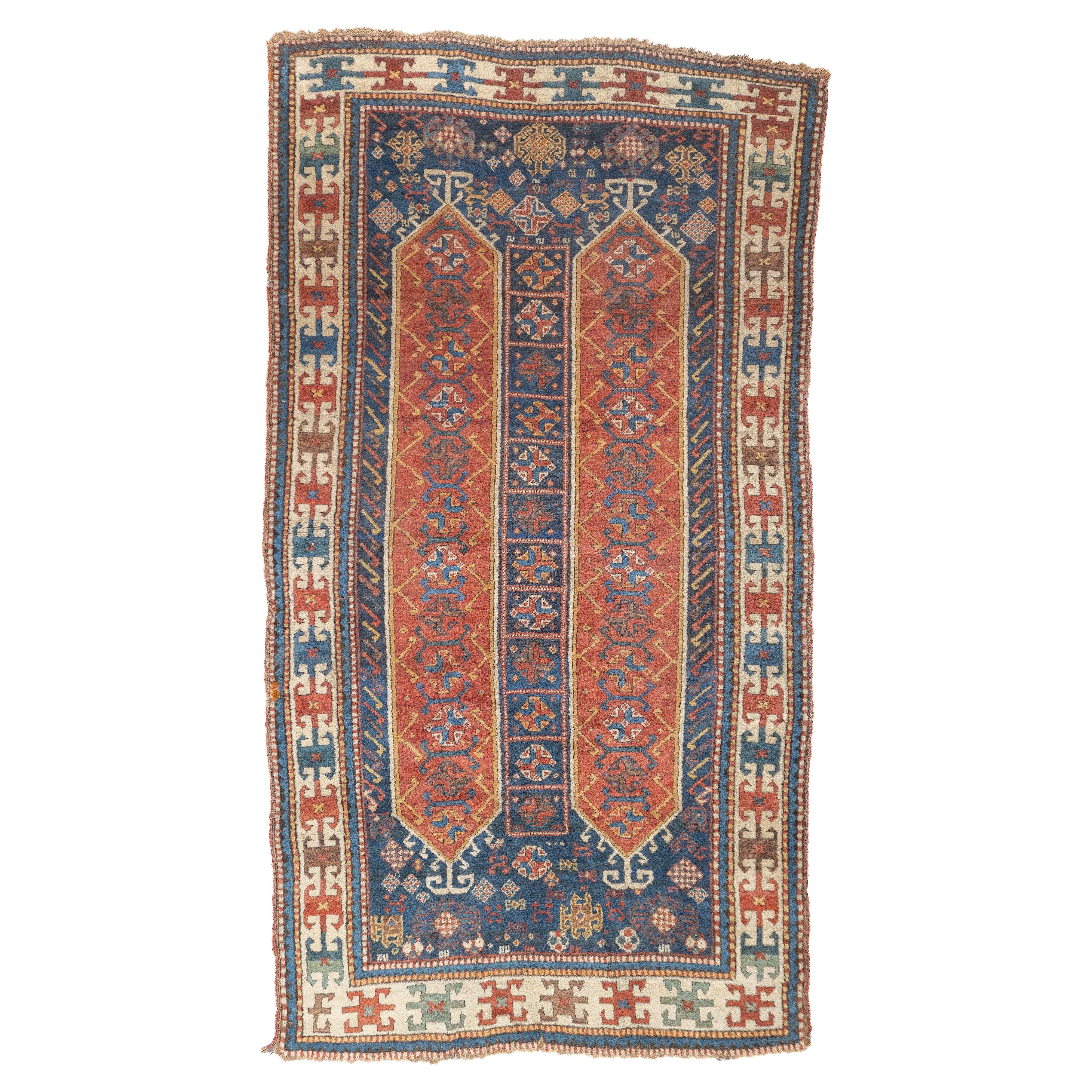 Antiker kaukasischer Kazak-Teppich 4'4'' x 8'0" im Angebot