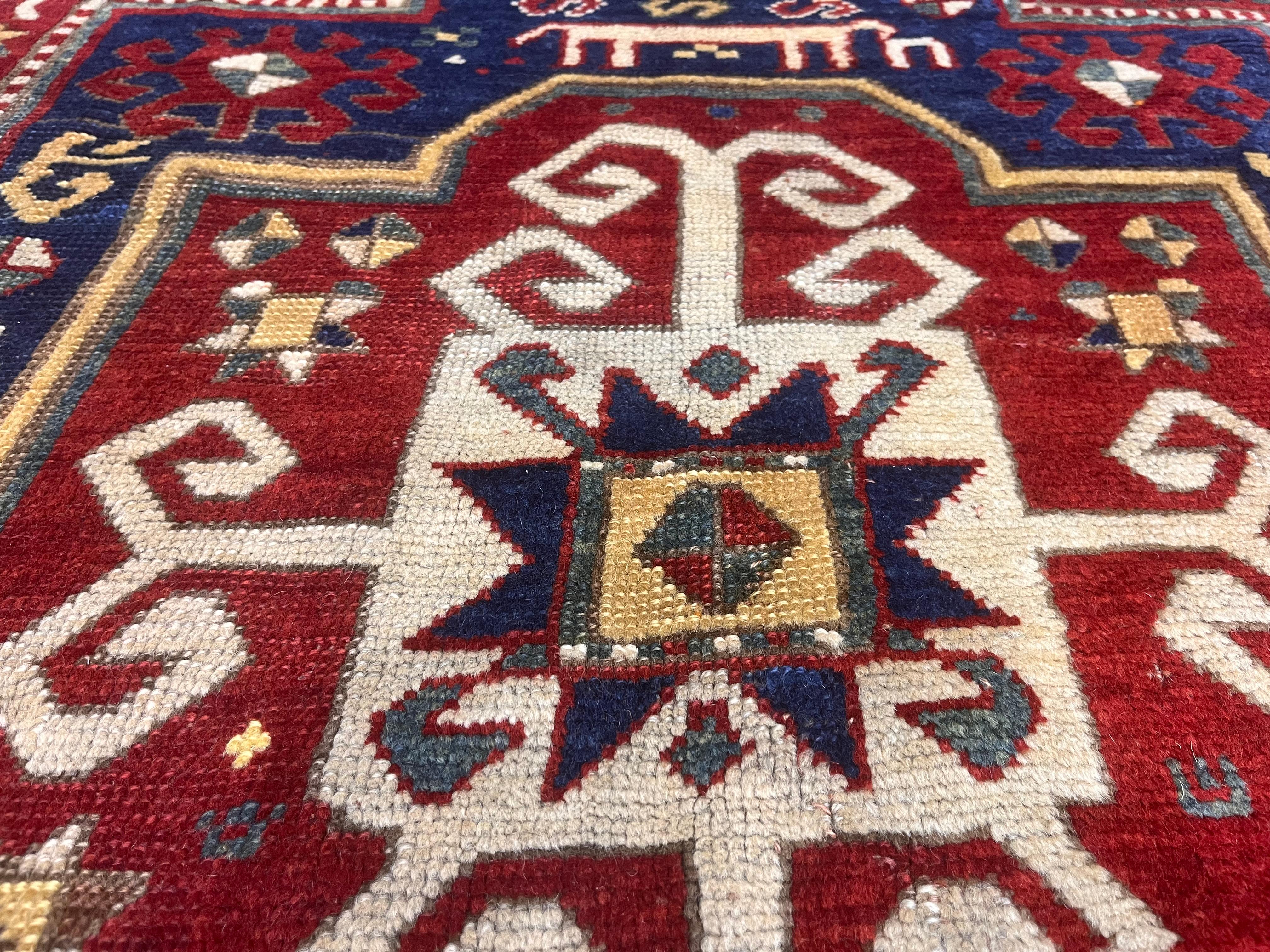 Antiker kaukasischer Kazak-Teppich 5'1
