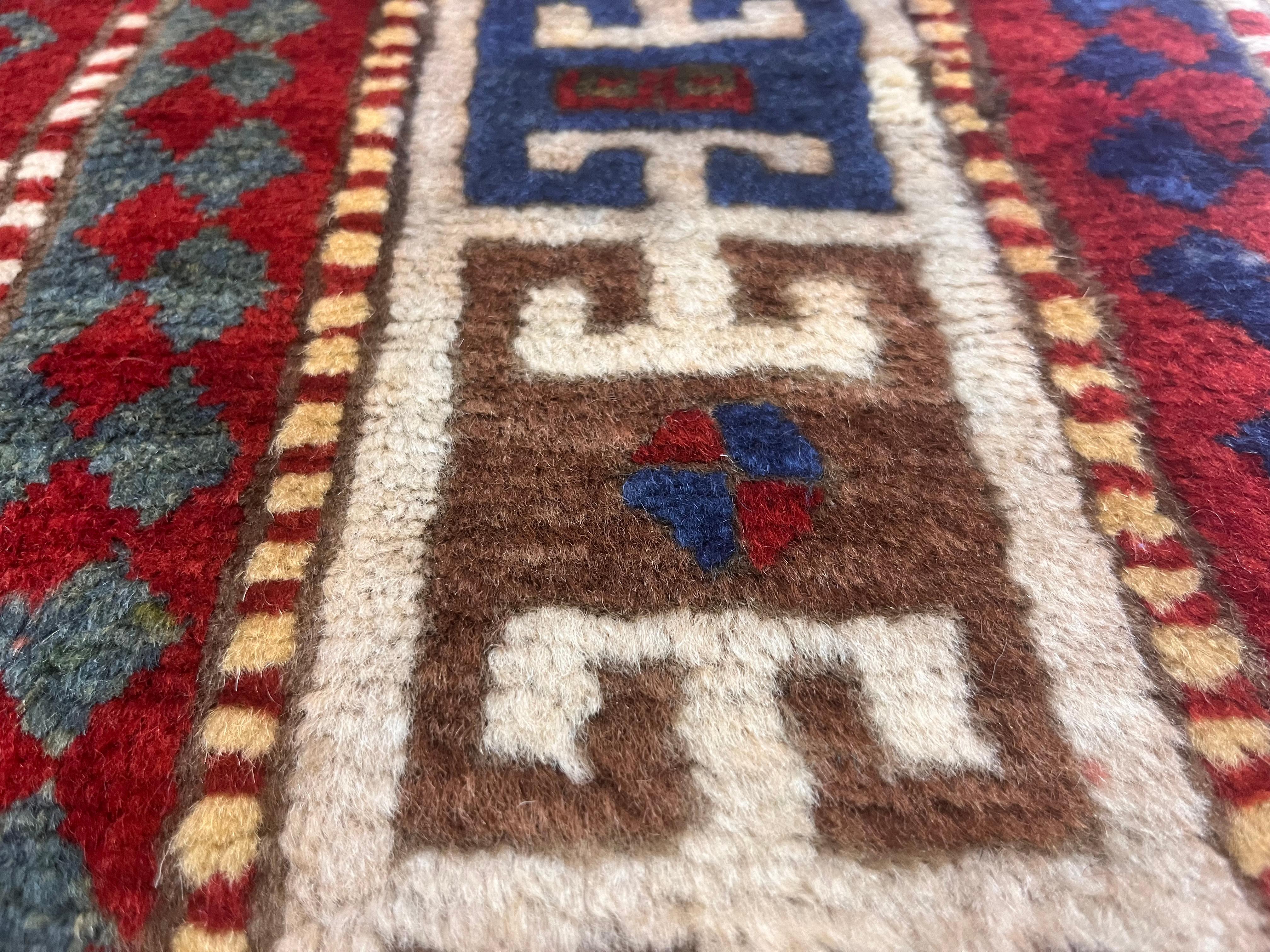 Antiker kaukasischer Kazak-Teppich 5'1