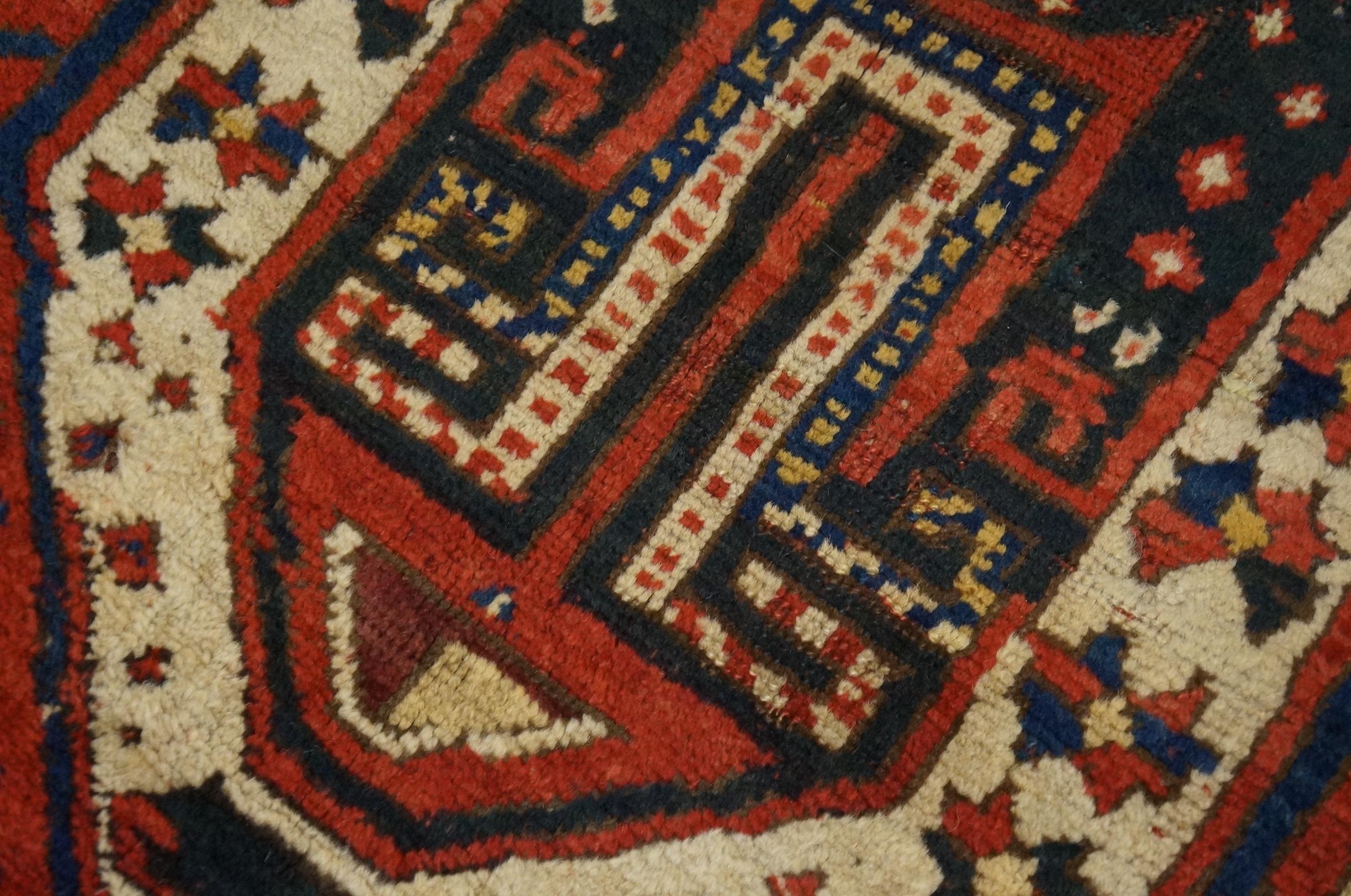 Kaukasischer Sewan-Kaukasischer Teppich aus dem 19. Jahrhundert ( 5'10