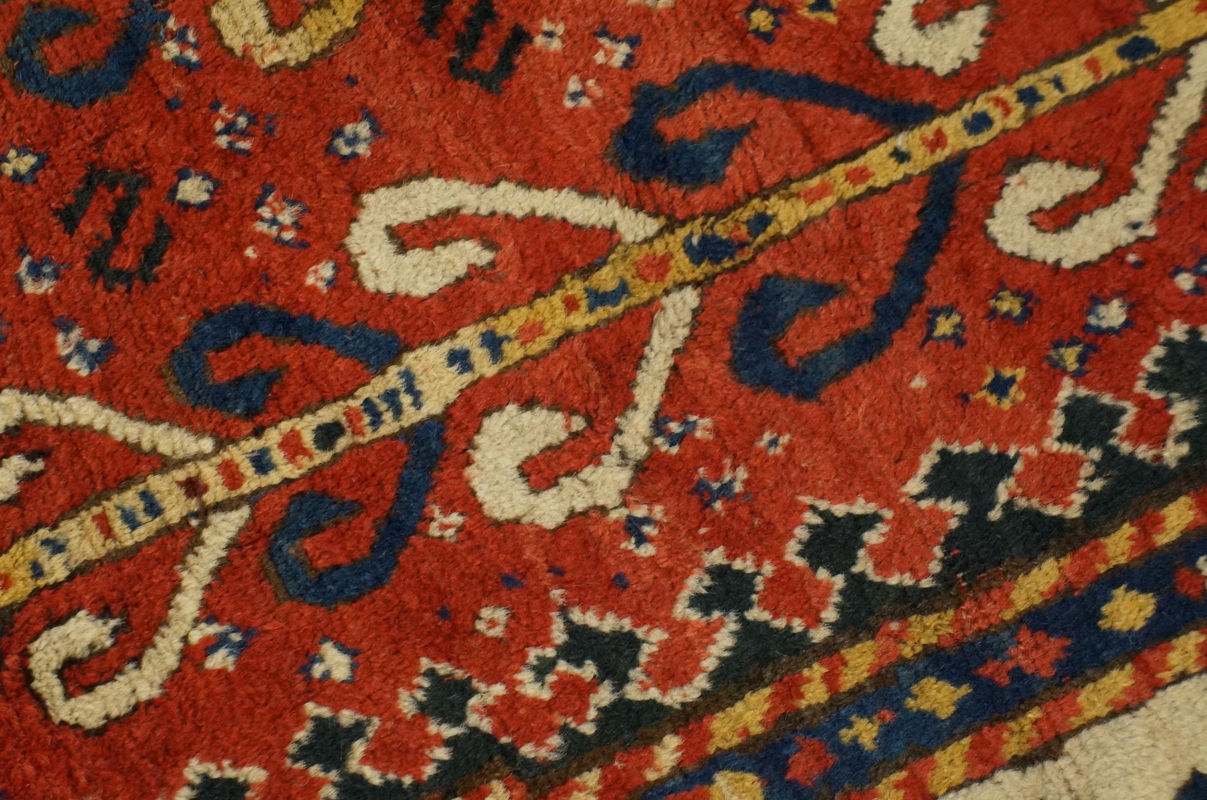 Kaukasischer Sewan-Kaukasischer Teppich aus dem 19. Jahrhundert ( 5'10