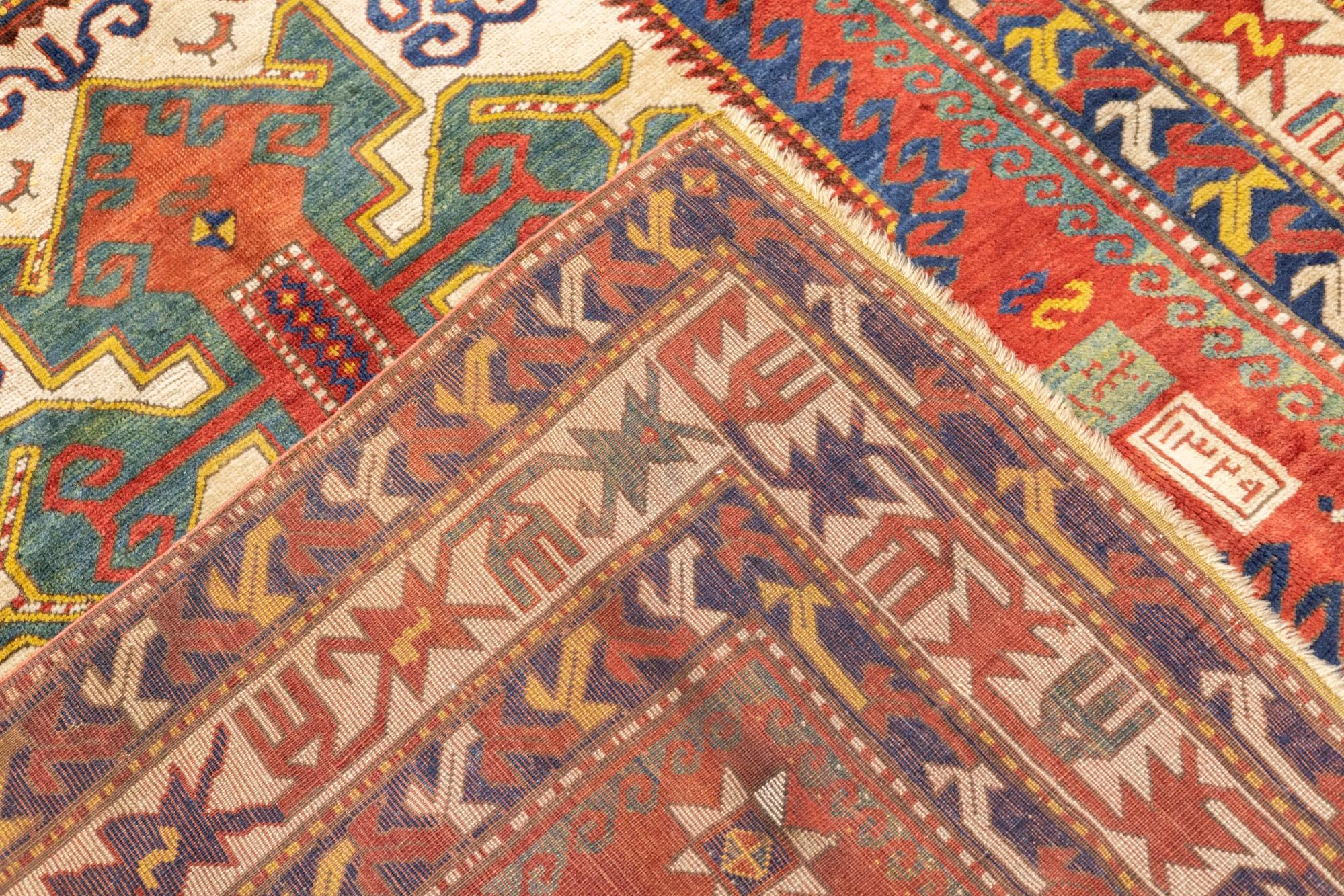 Antiker kaukasischer Kazak-Teppich 5'7'' x 8'0'' (Wolle) im Angebot