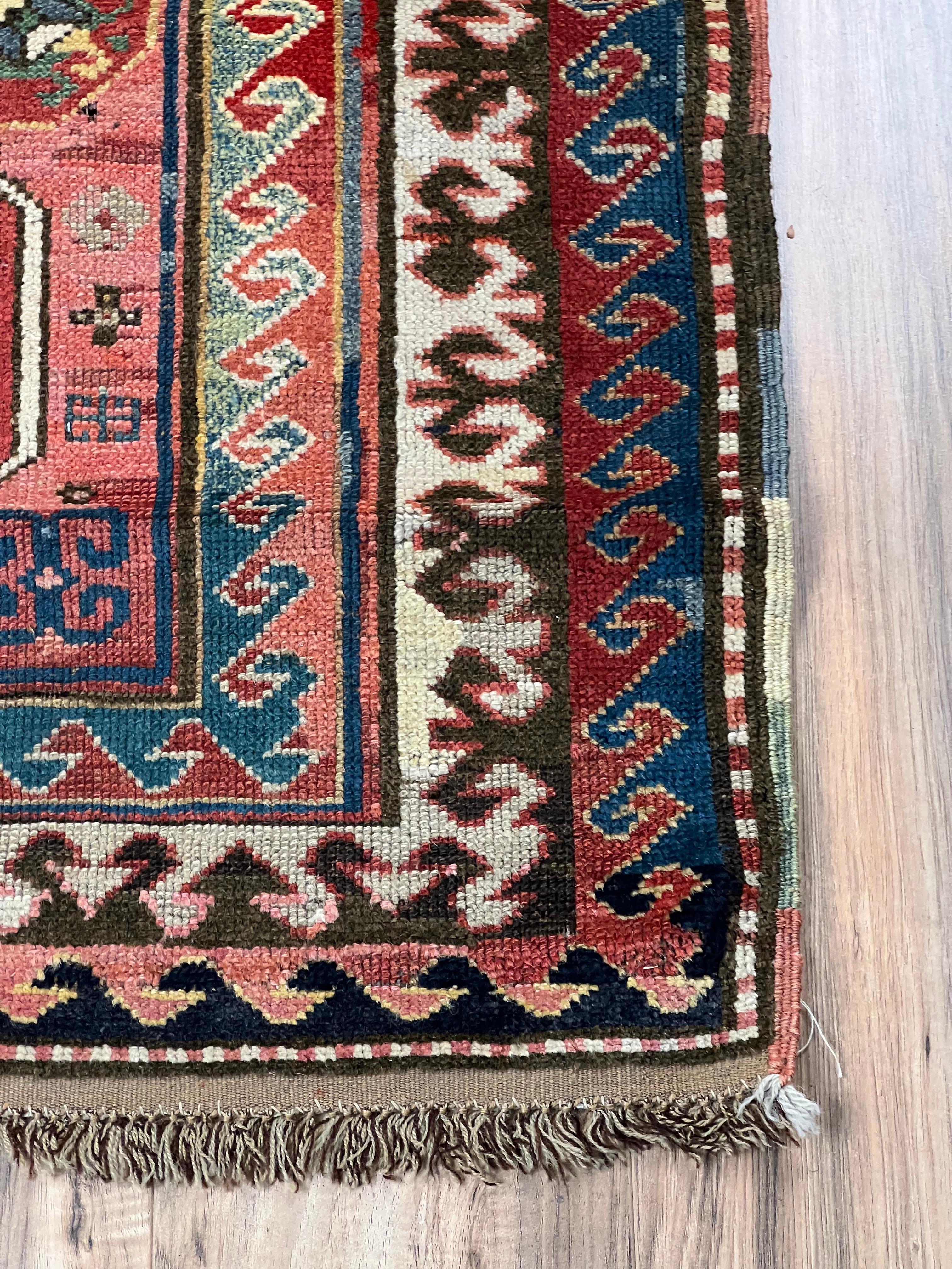 Antiker kaukasischer Kazak-Teppich c. Spätes 19. Jahrhundert 2'10 x 3'11 (Handgewebt) im Angebot
