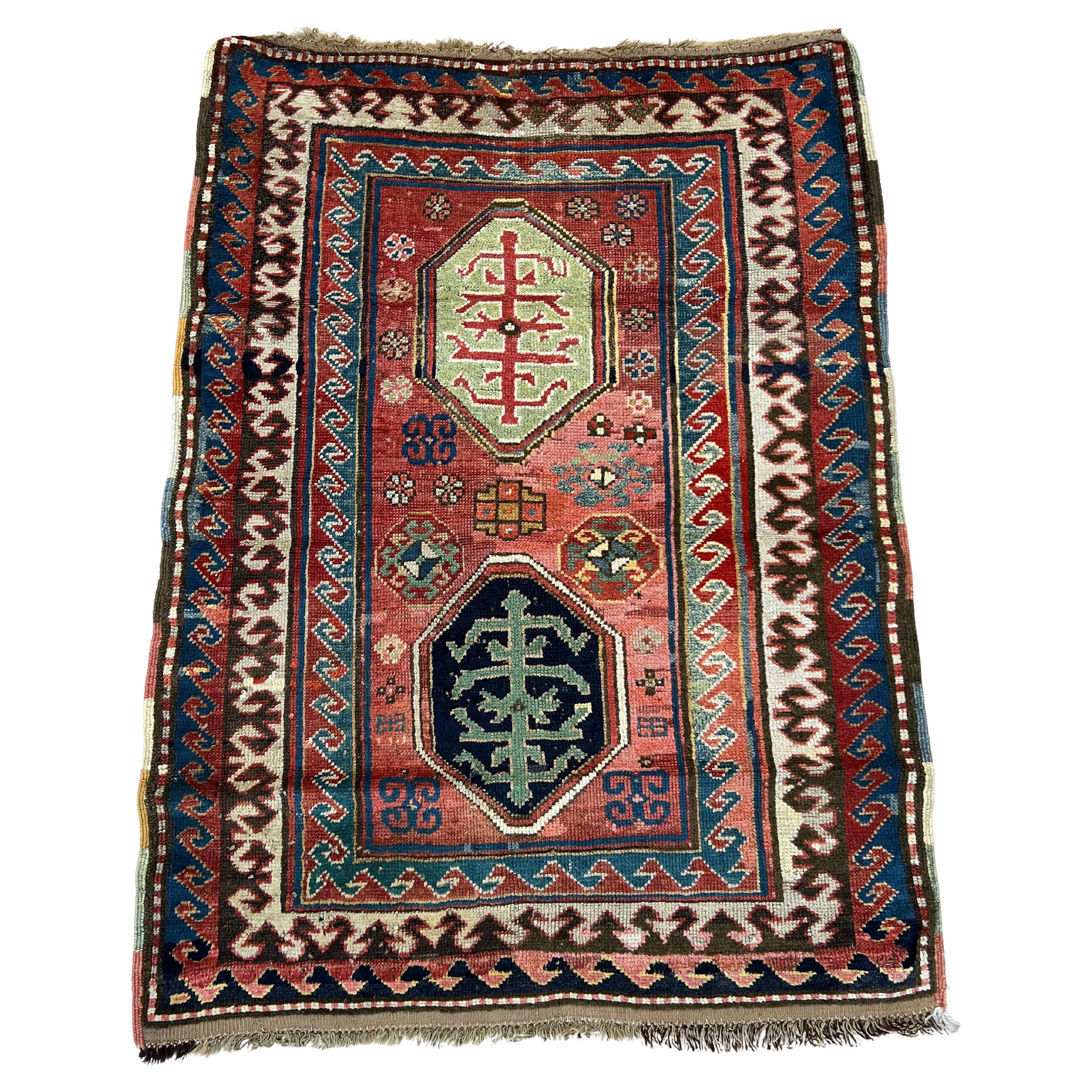 Antiker kaukasischer Kazak-Teppich c. Spätes 19. Jahrhundert 2'10 x 3'11 im Angebot