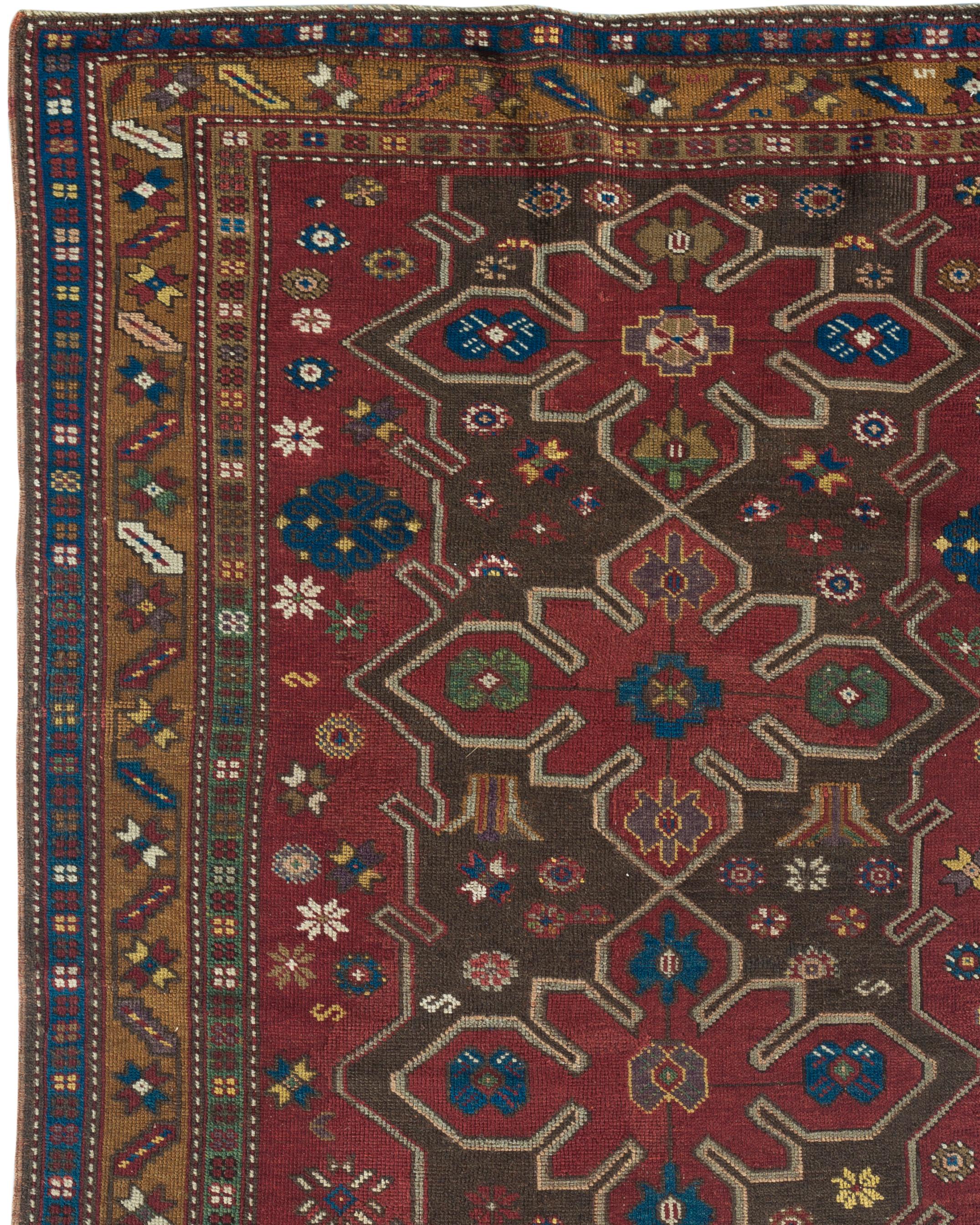 Antiker kaukasischer Kazak-Teppich, um 1880. Handgewebter Teppich aus dem Südwesten des Kaukasus, Kazak, um 1880. Die Detailgenauigkeit des Designs und die handwerkliche Kunstfertigkeit beim Weben haben ein wahres Kunstwerk geschaffen. Das