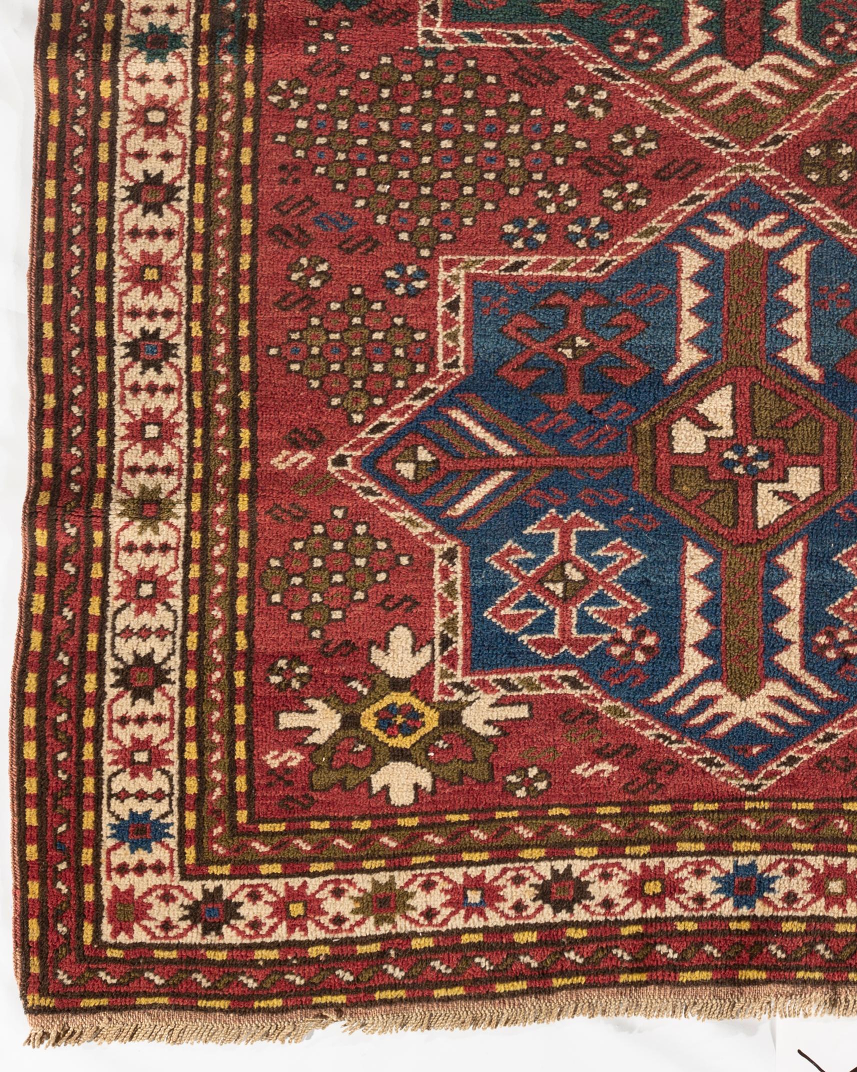 Tapis caucasien kazakh ancien, vers 1880. Tapis Kazak du sud-ouest du Caucase tissé à la main, vers 1880. Les détails de la conception et le savoir-faire du tissage ont créé une véritable œuvre d'art. Les montagnes du Caucase, entre la Perse et la