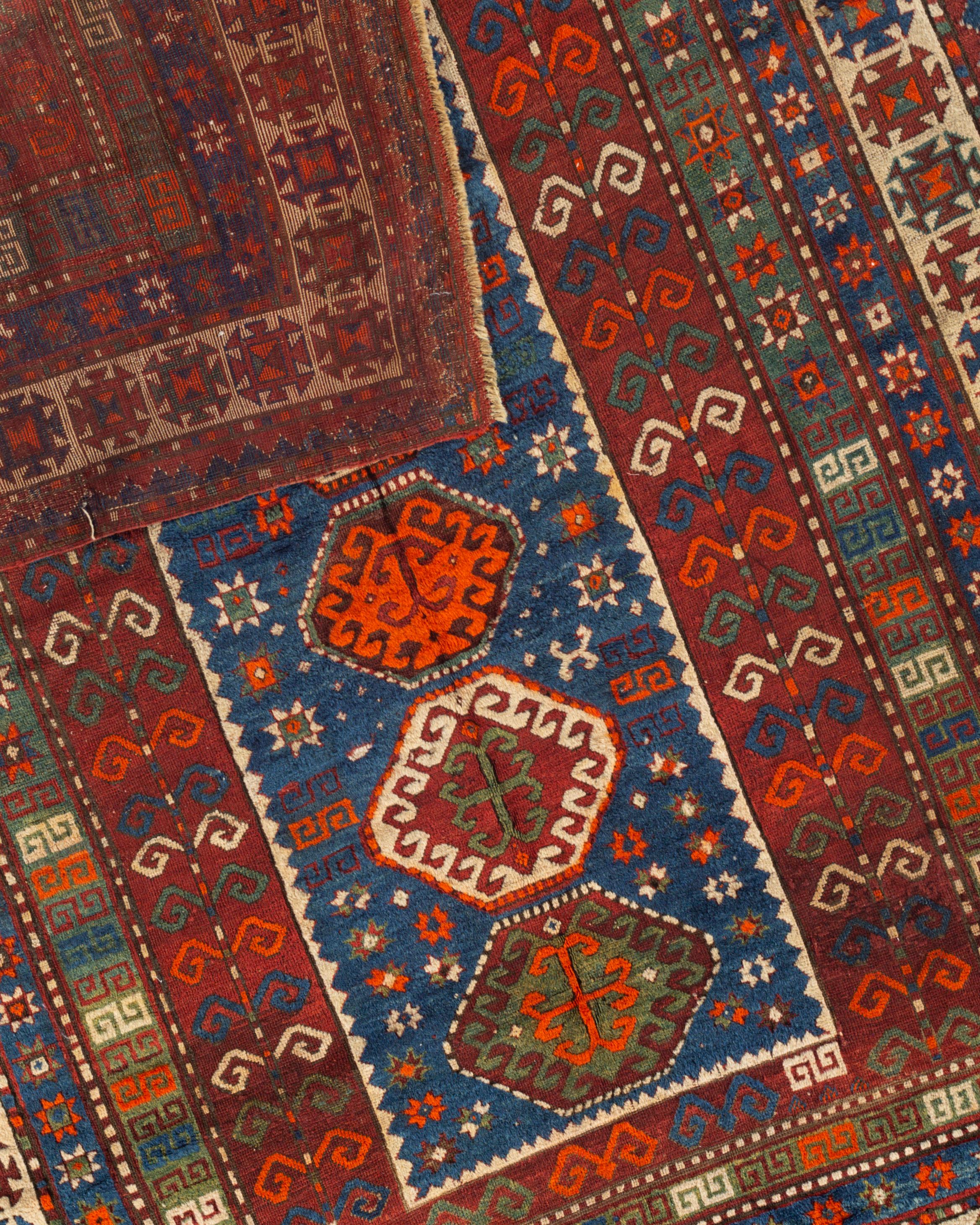 Antiker kaukasischer Kazak-Teppich, um 1900 (Handgewebt) im Angebot