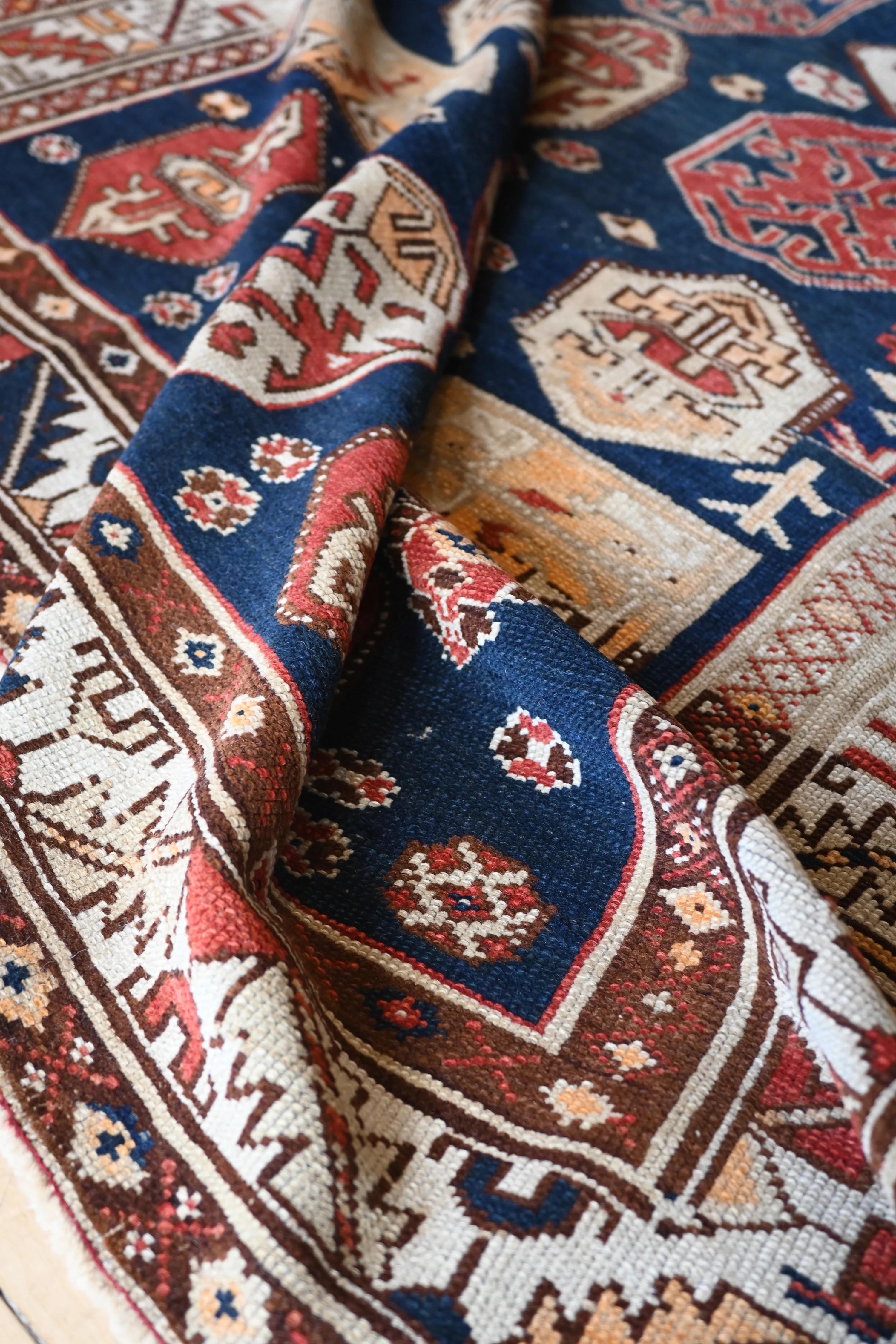 Tissé à la main Ancien tapis caucasien Kazak en vente