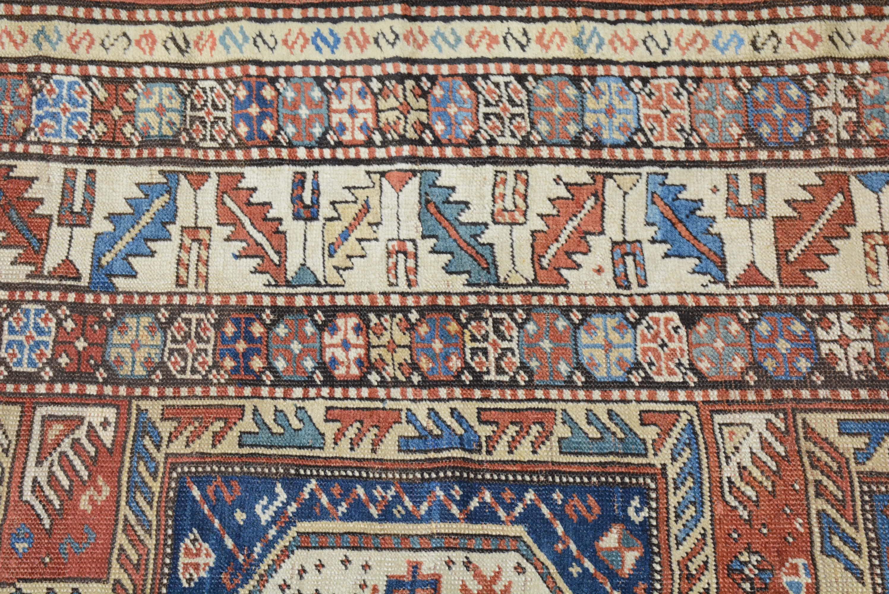 Antiker kaukasischer Kazak-Teppich (19. Jahrhundert) im Angebot