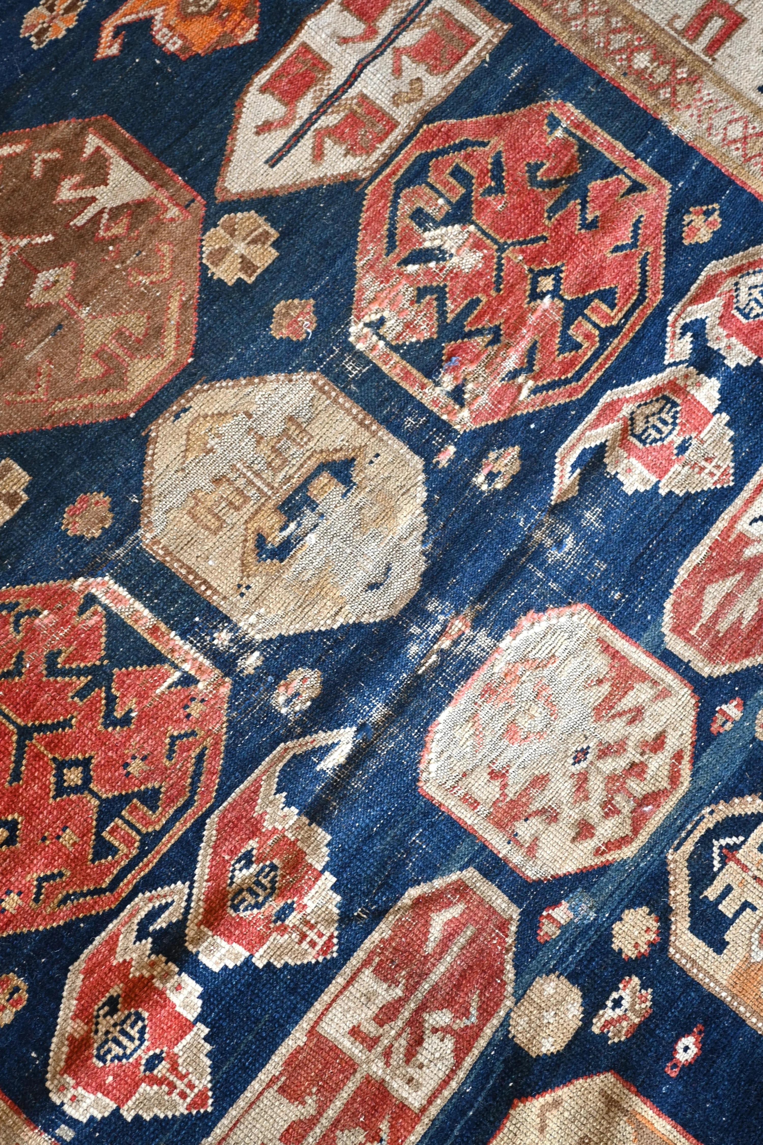 Laine Ancien tapis caucasien Kazak en vente