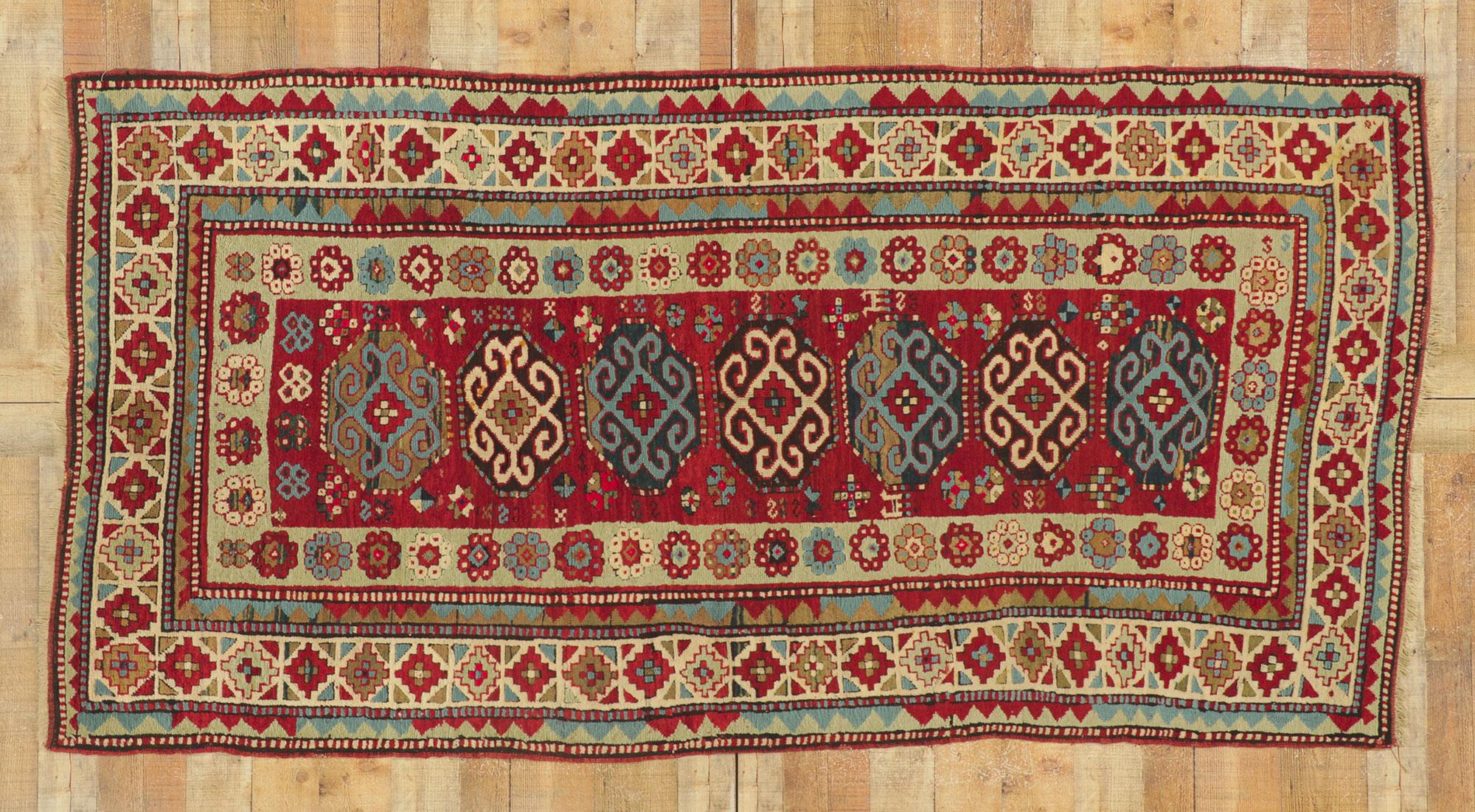 Antiker kaukasischer Kazak-Teppich, russischer Stammeskunst im Angebot 1
