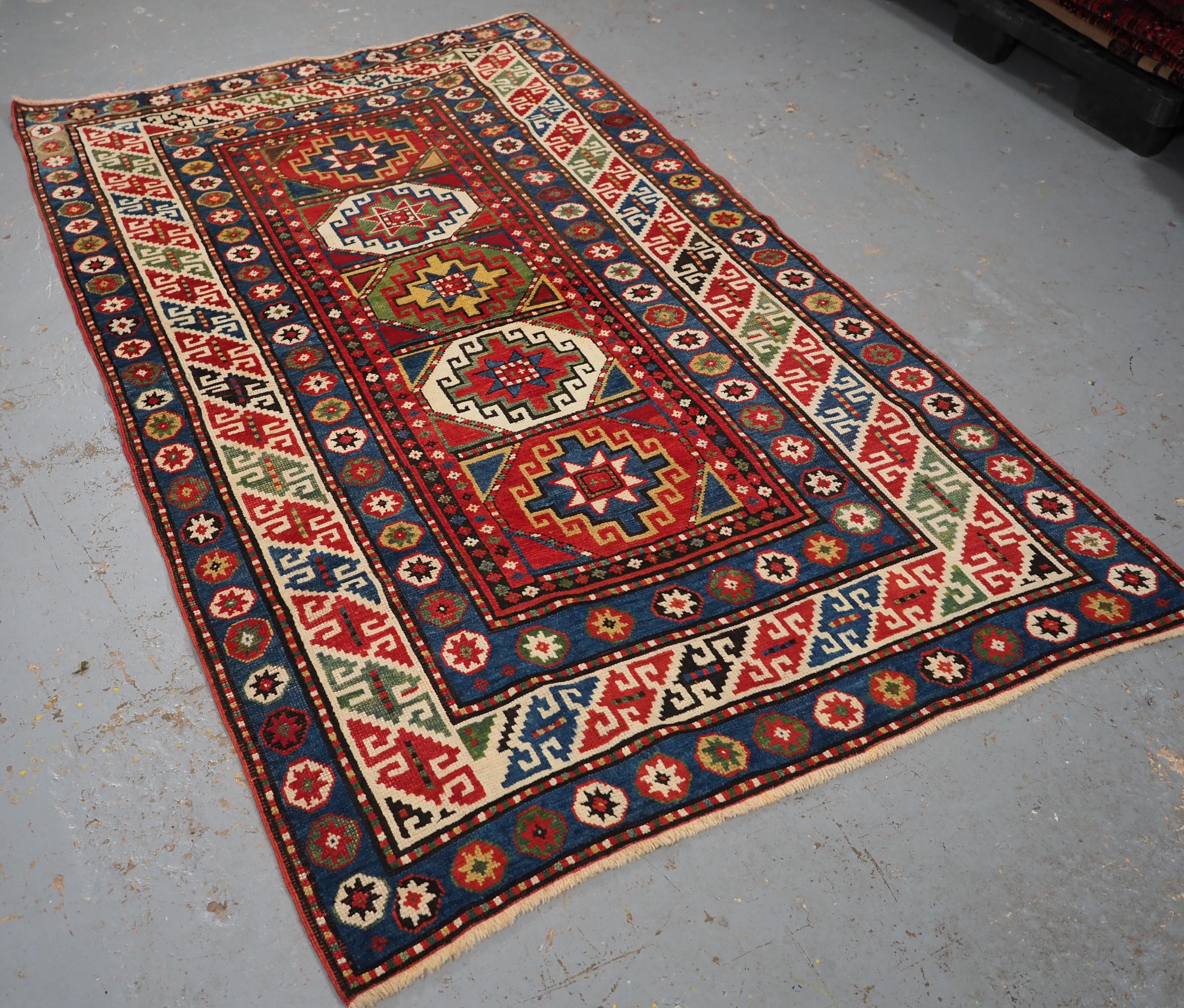 
Size: 6ft 11in x 4ft 3in (212 x 129cm).

Antique Caucasian Kazak rug with a single column of boxed 'Memlinc guls'.

Circa 1890.

A superb Kazak rug with a single vertical column of five 'Memlinc guls'; this is a rug of outstanding colour and