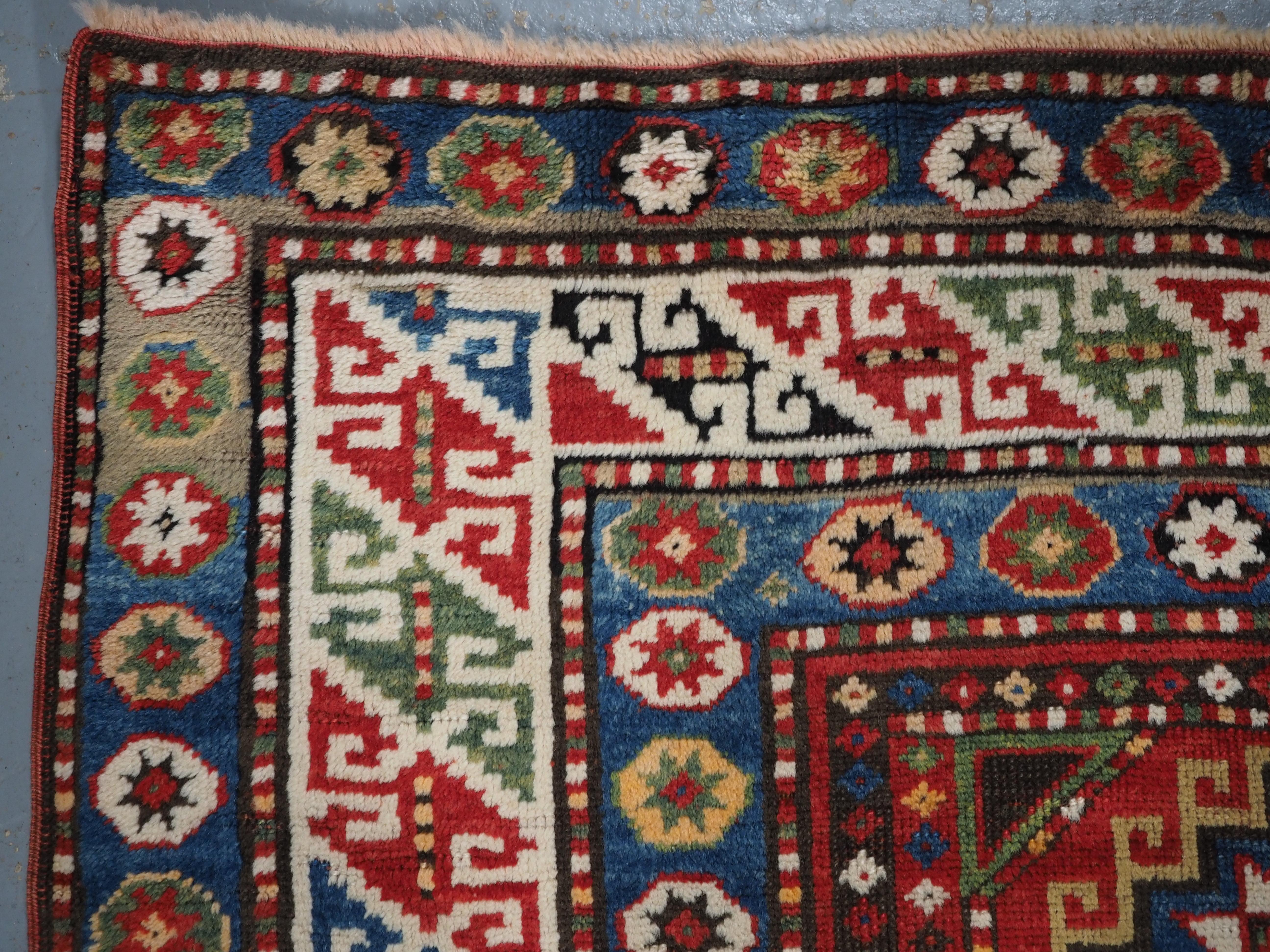 Antique Caucasian Kazak rug with a single column of boxed 'Memlinc guls'. For Sale 1