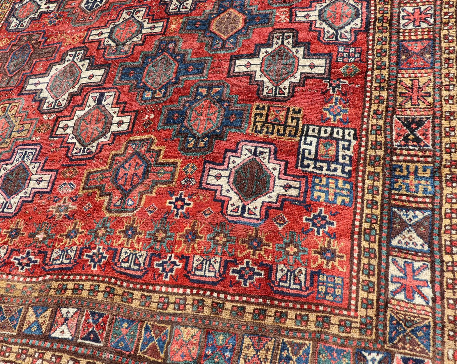 Tapis caucasien ancien de type Kazak avec motifs tribaux et médaillons sur toute sa surface en vente 2