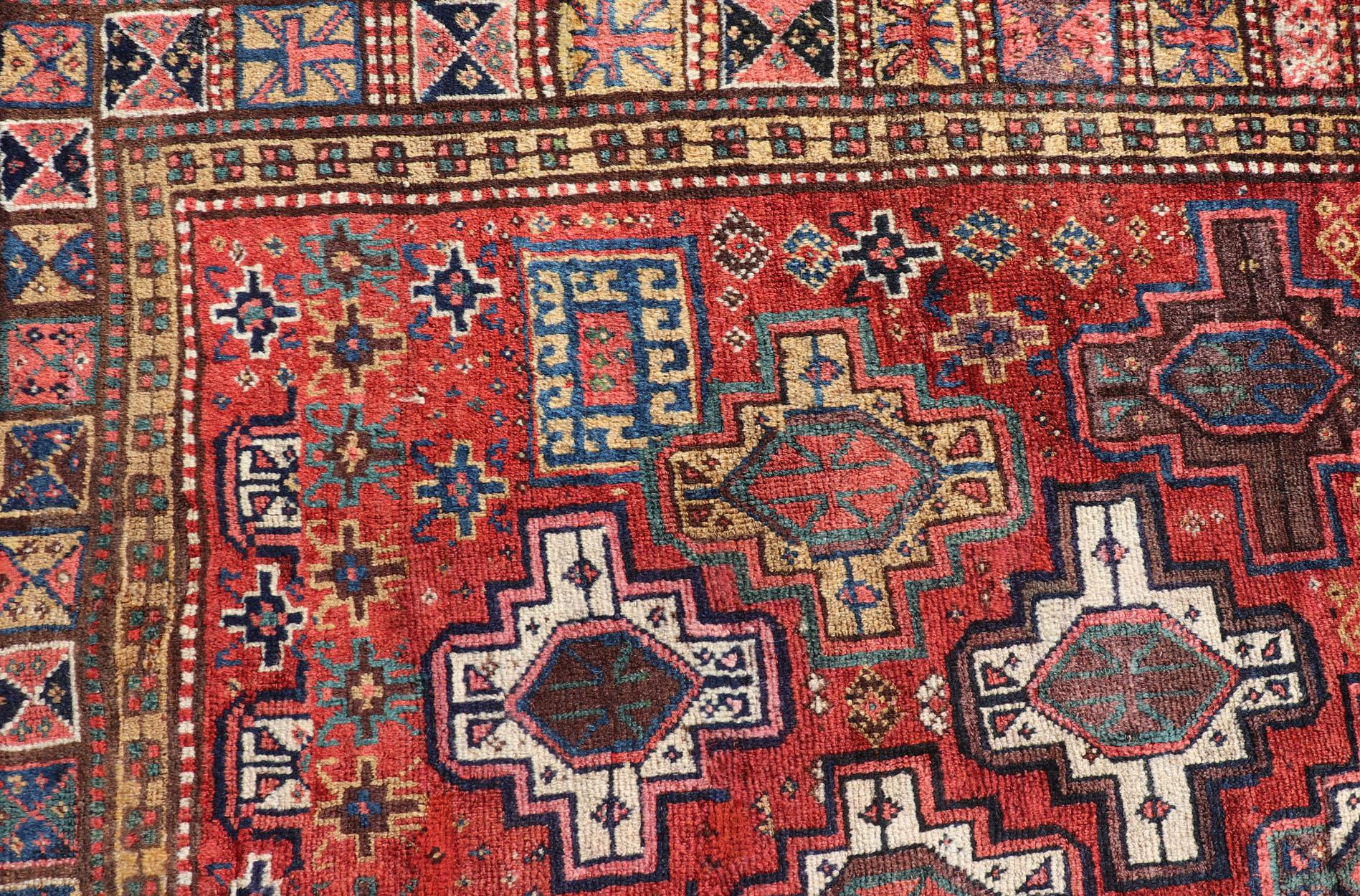 Début du 20ème siècle Tapis caucasien ancien de type Kazak avec motifs tribaux et médaillons sur toute sa surface en vente