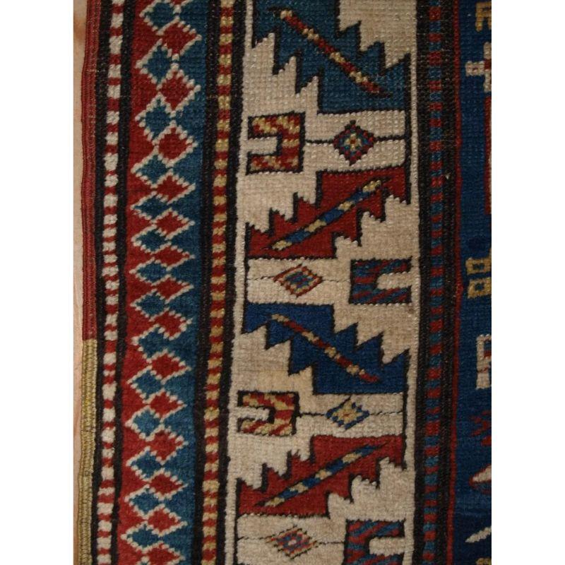 Antique Caucasian Kazak Rug with Bold Animal Design In Good Condition In Moreton-In-Marsh, GB