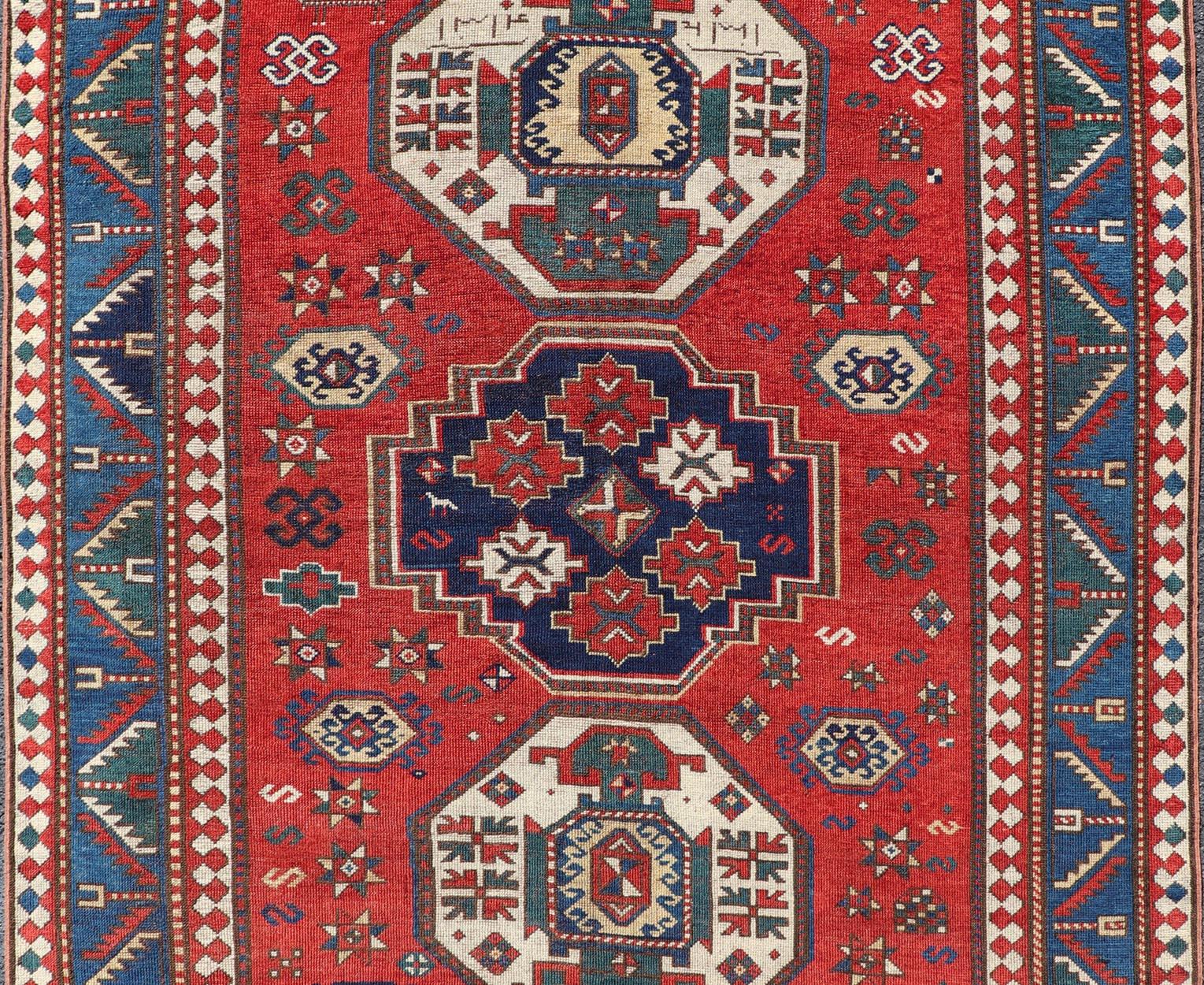 Arménien Tapis caucasien Kazak antique avec médaillons géométriques audacieux 5'9 x 7'1 en vente