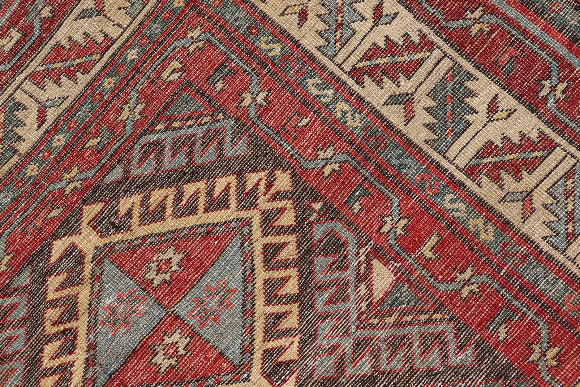 Ancien tapis caucasien Kazak avec médaillon à losanges en rouge 3'6 x 6'7 en vente 2