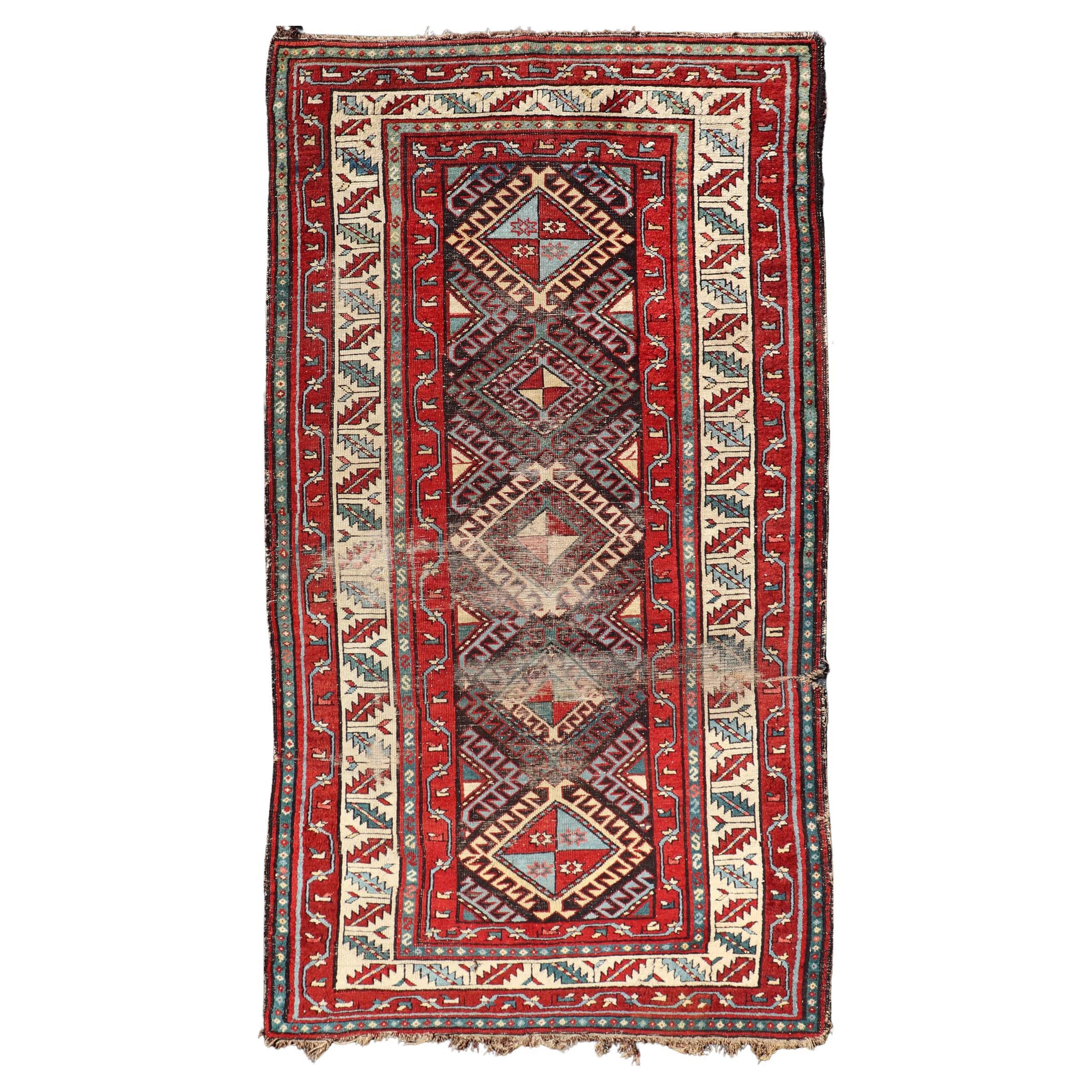 Ancien tapis caucasien Kazak avec médaillon à losanges en rouge 3
6 x 6
7