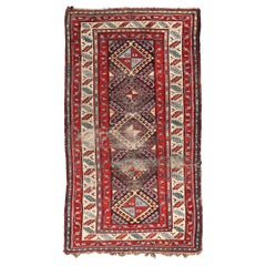 Antiker kaukasischer Kazak-Teppich mit Diamant-Medaillon-Design in Rot 3
6 x 6
7