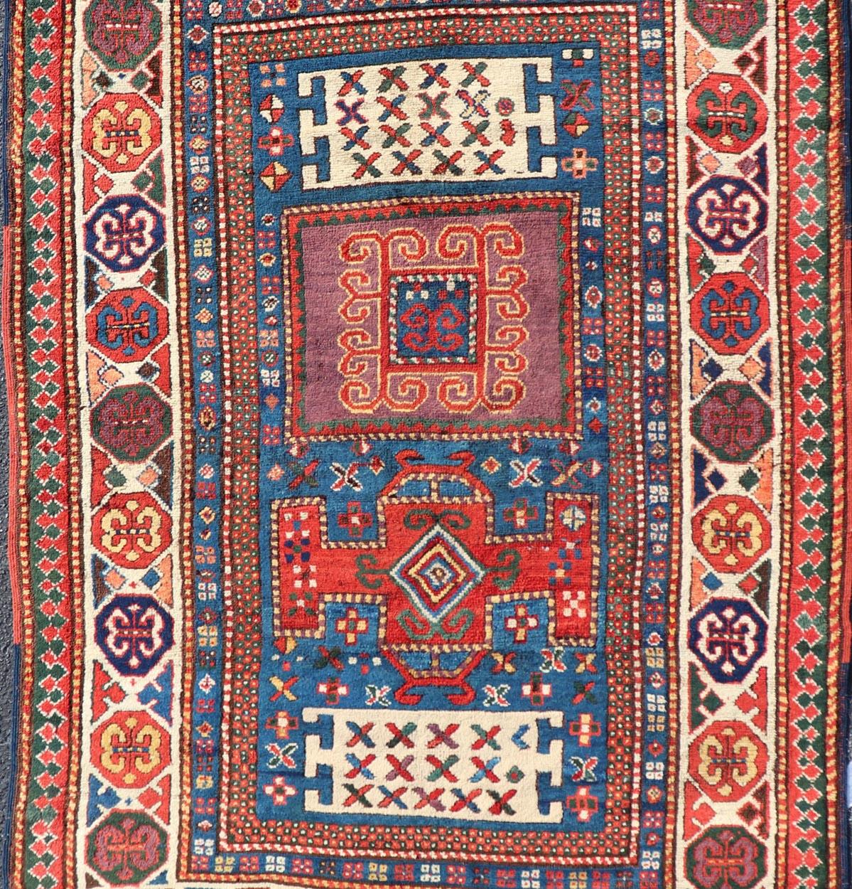 Antiker kaukasischer Kazak-Teppich mit geometrischen Medaillons 4'4