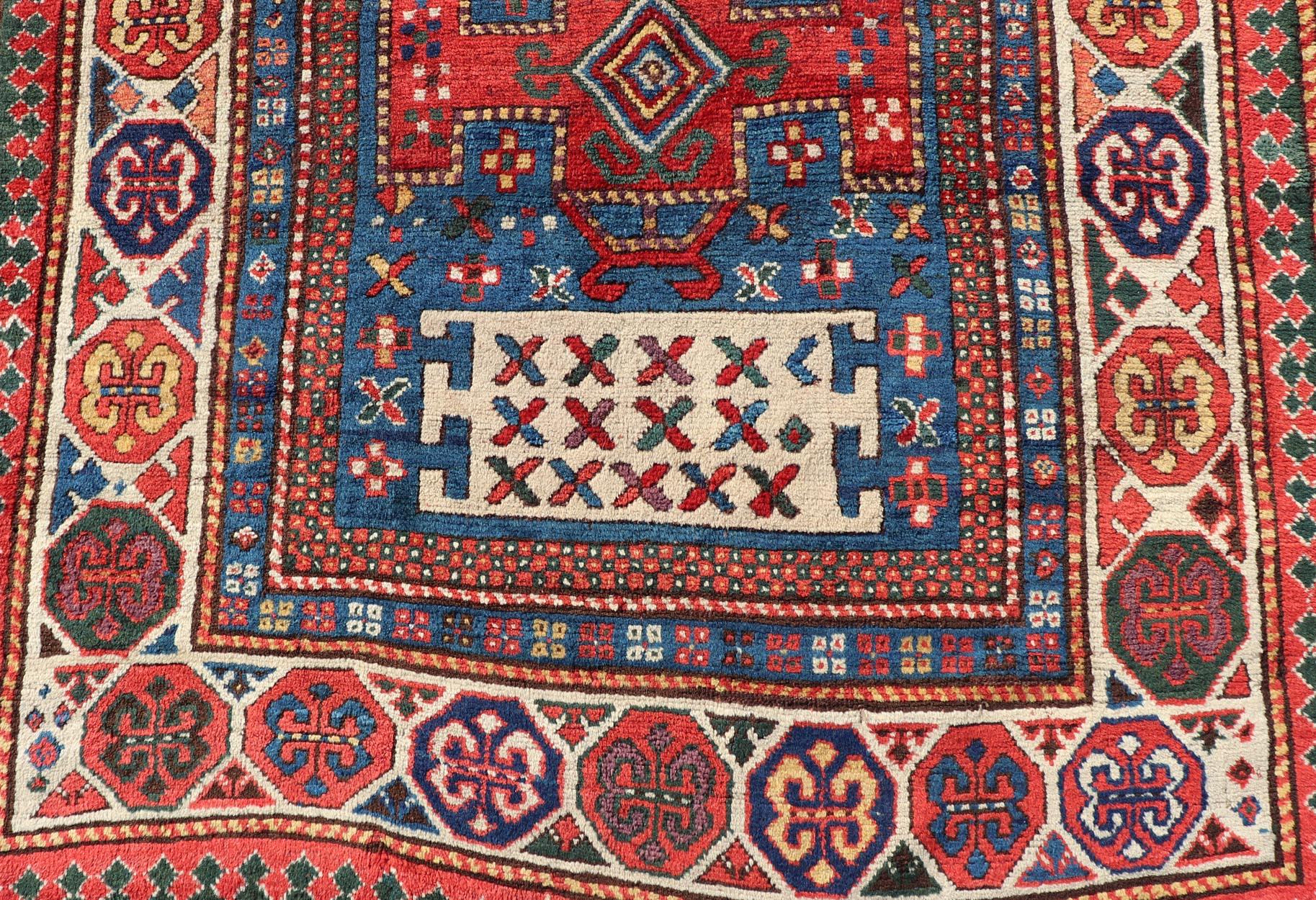 Antiker kaukasischer Kazak-Teppich mit geometrischen Medaillons 4'4