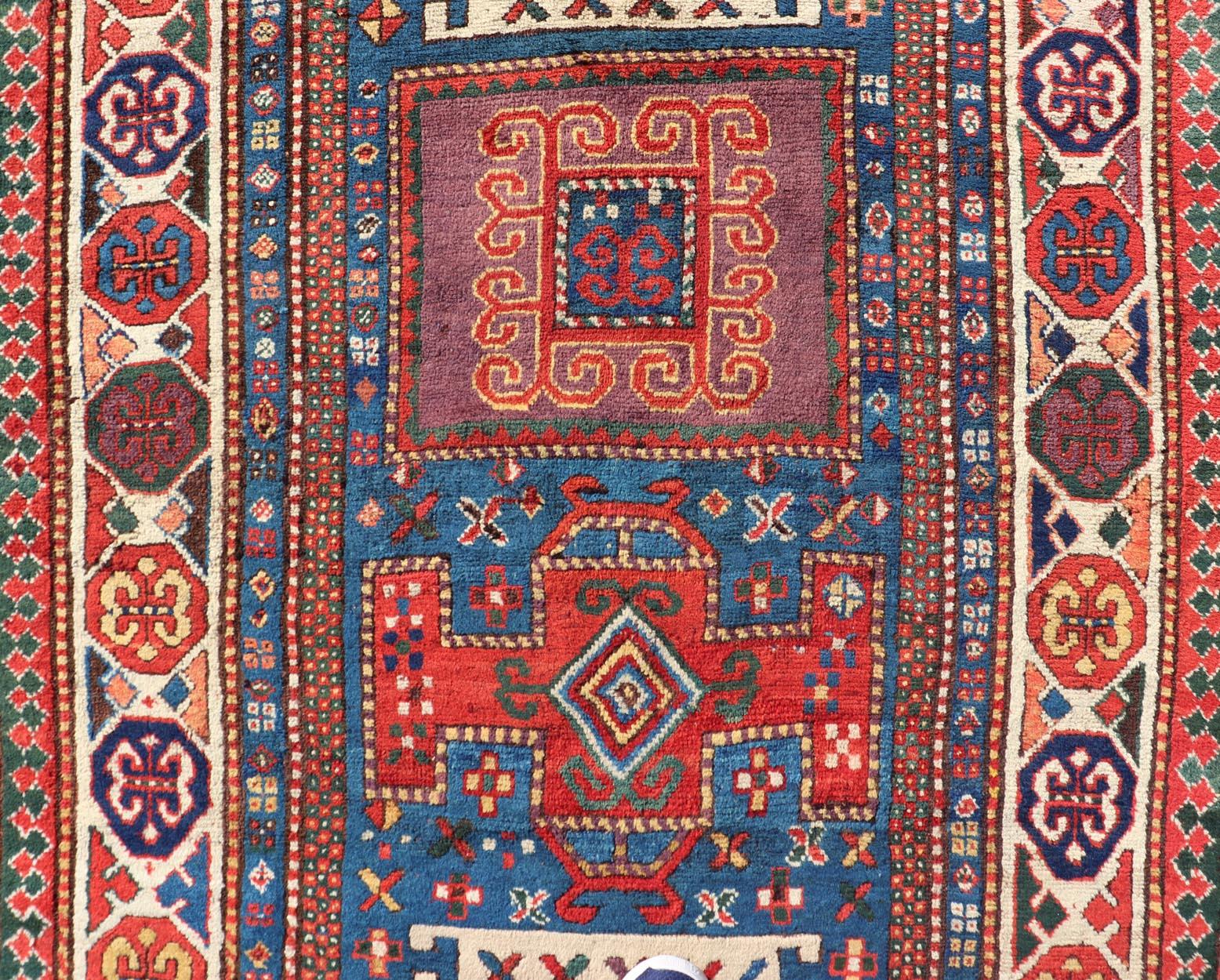 Antiker kaukasischer Kazak-Teppich mit geometrischen Medaillons 4'4