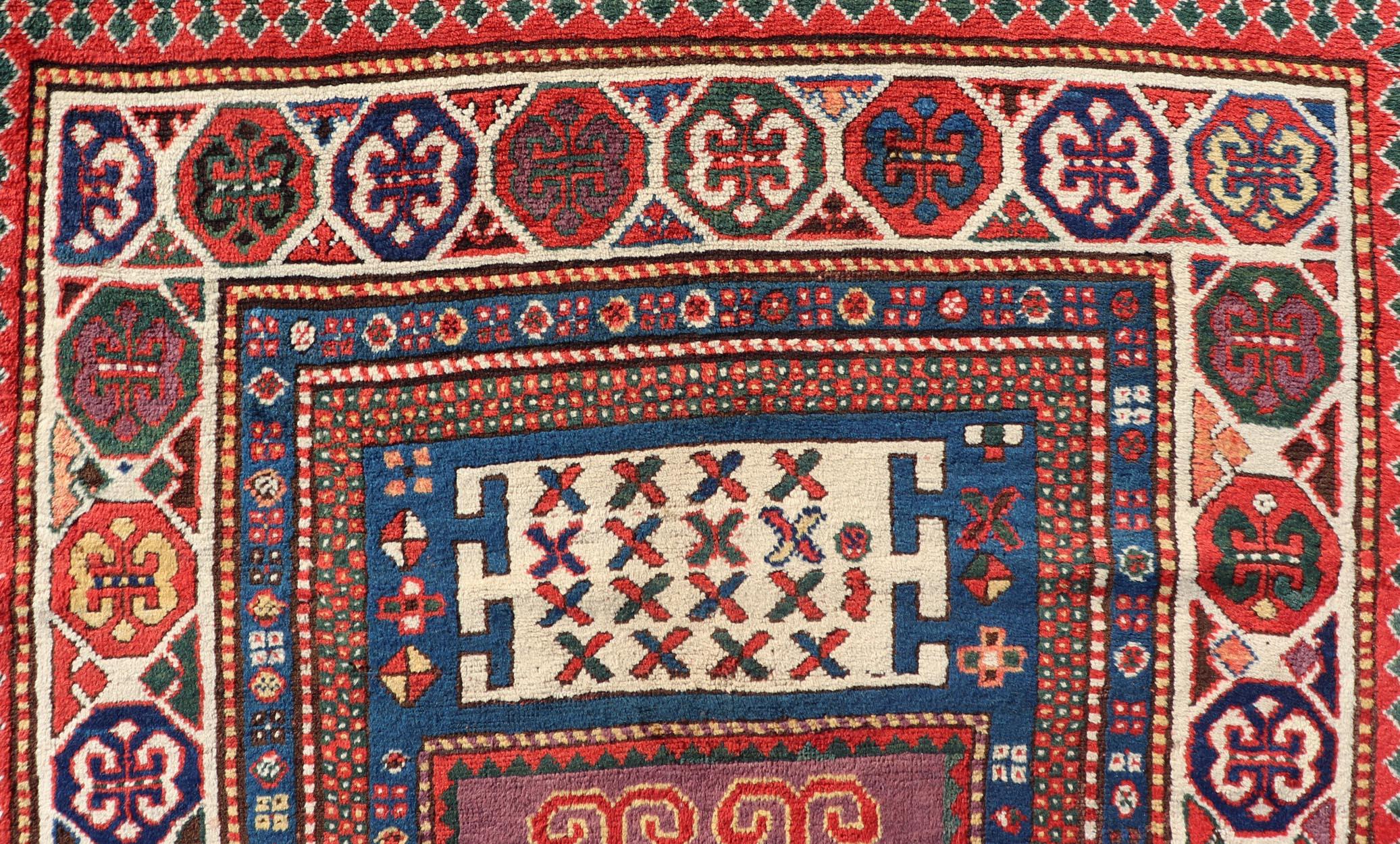 Antiker kaukasischer Kazak-Teppich mit geometrischen Medaillons 4'4