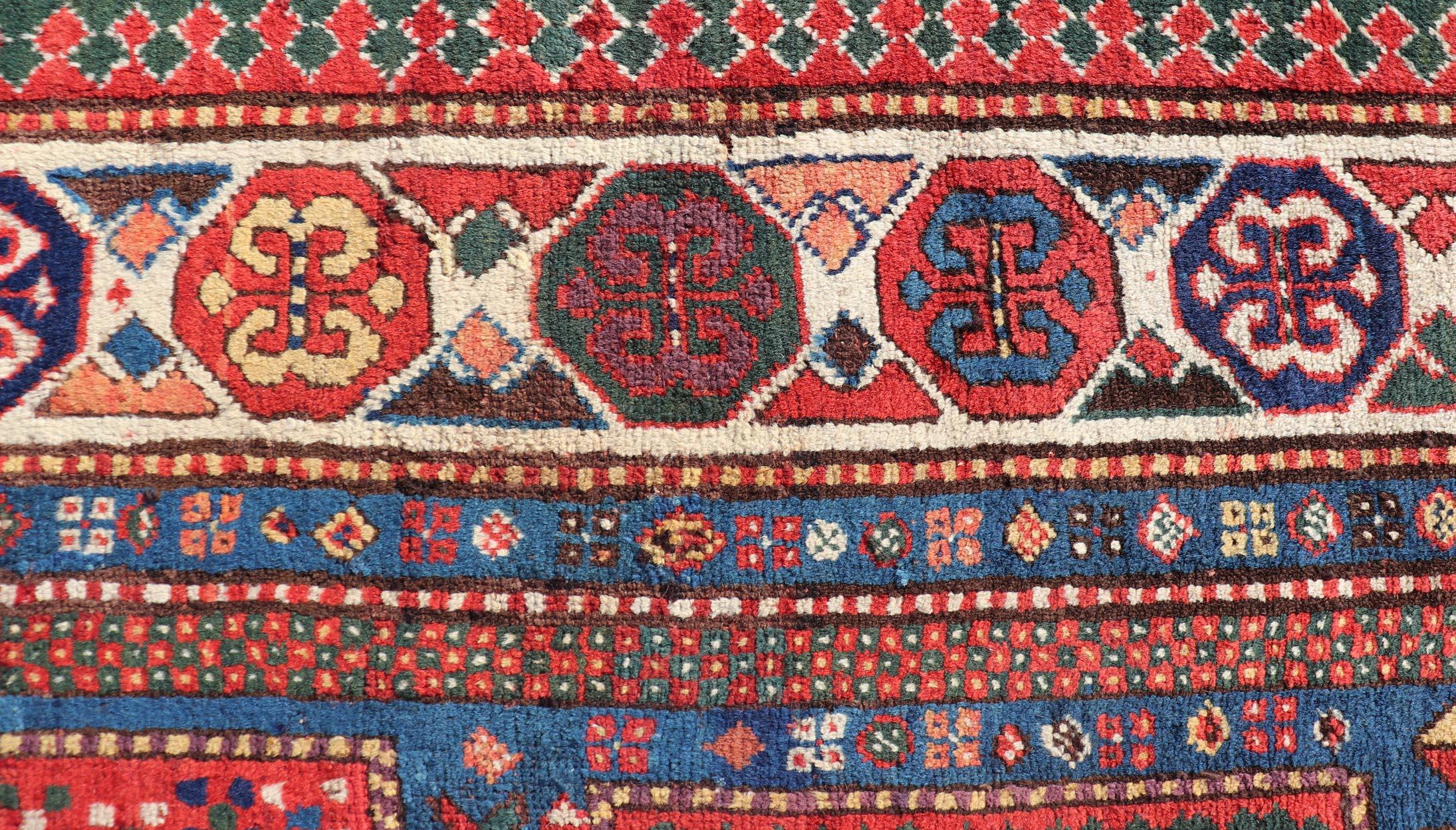 Antiker kaukasischer Kazak-Teppich mit geometrischen Medaillons 4'4