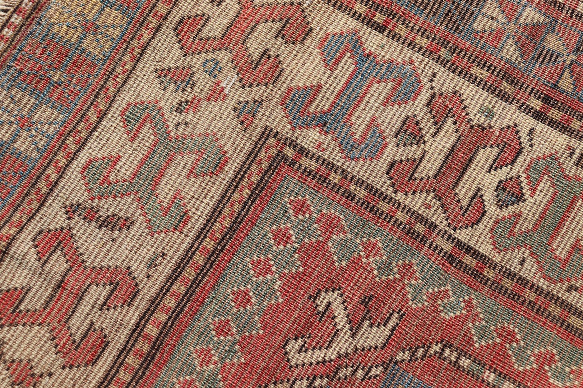 Antiker kaukasischer Kazak-Teppich mit subgeometrischem Medaillon-Design im Angebot 1