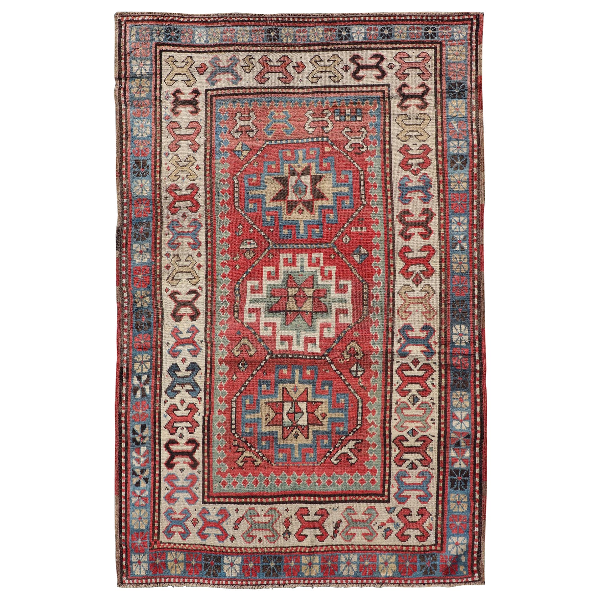 Tapis kazak caucasien ancien à motifs de médaillons subgéométriques