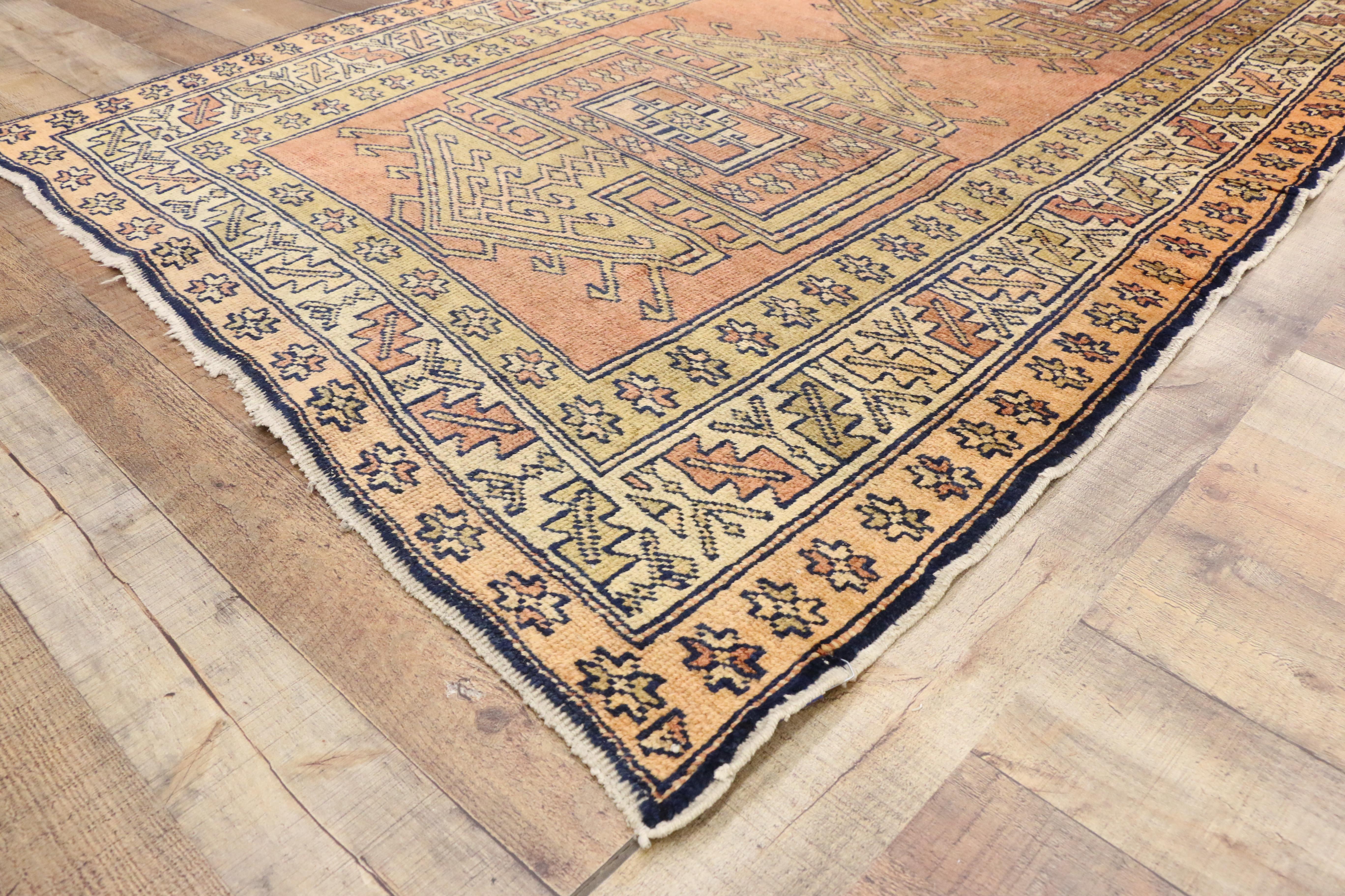Antiker kaukasischer Kazak-Teppich im Stammesstil, breiter Flursteppich (Handgeknüpft) im Angebot