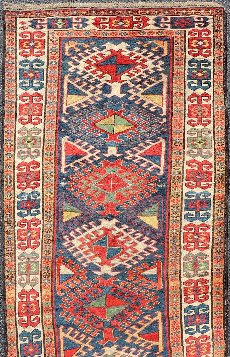 Antique Tapis de course caucasien Kazak à motifs de médaillons complexes 3'8 x 10'2 en vente 4