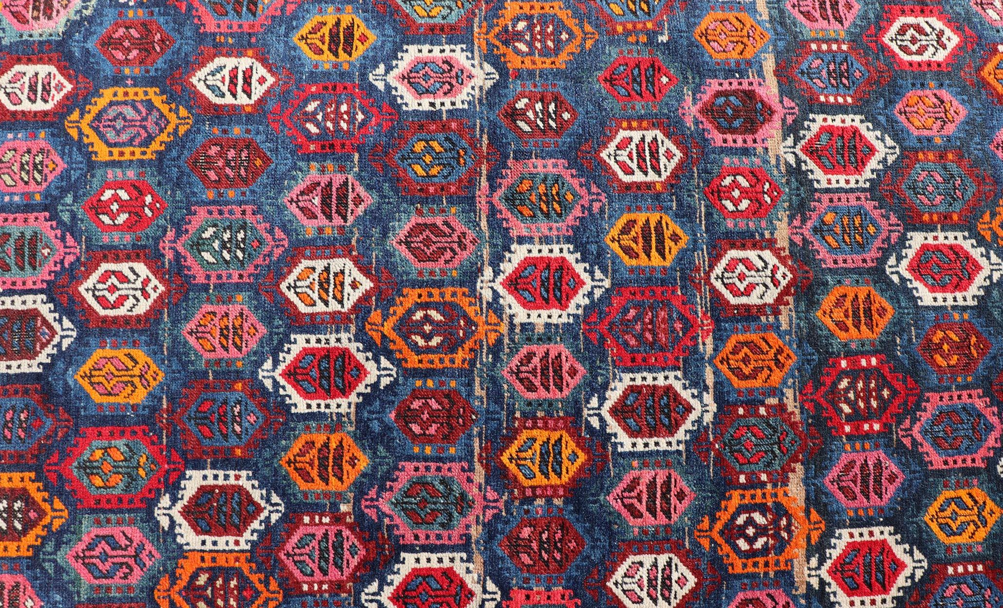 Tapis de couloir caucasien ancien avec motifs géométriques complexes 4'0 x 9'0 en vente 4