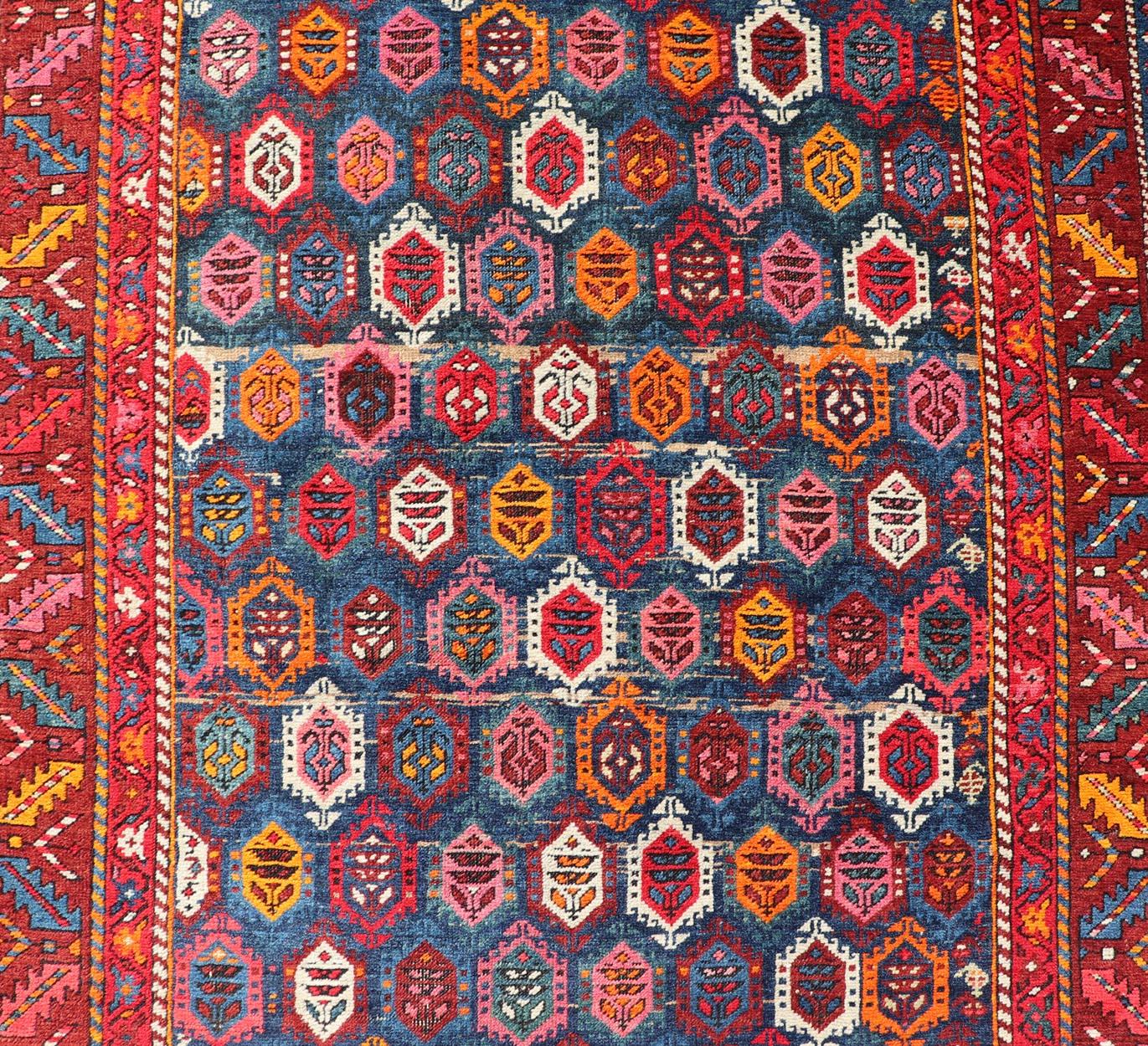Kazakh Tapis de couloir caucasien ancien avec motifs géométriques complexes 4'0 x 9'0 en vente