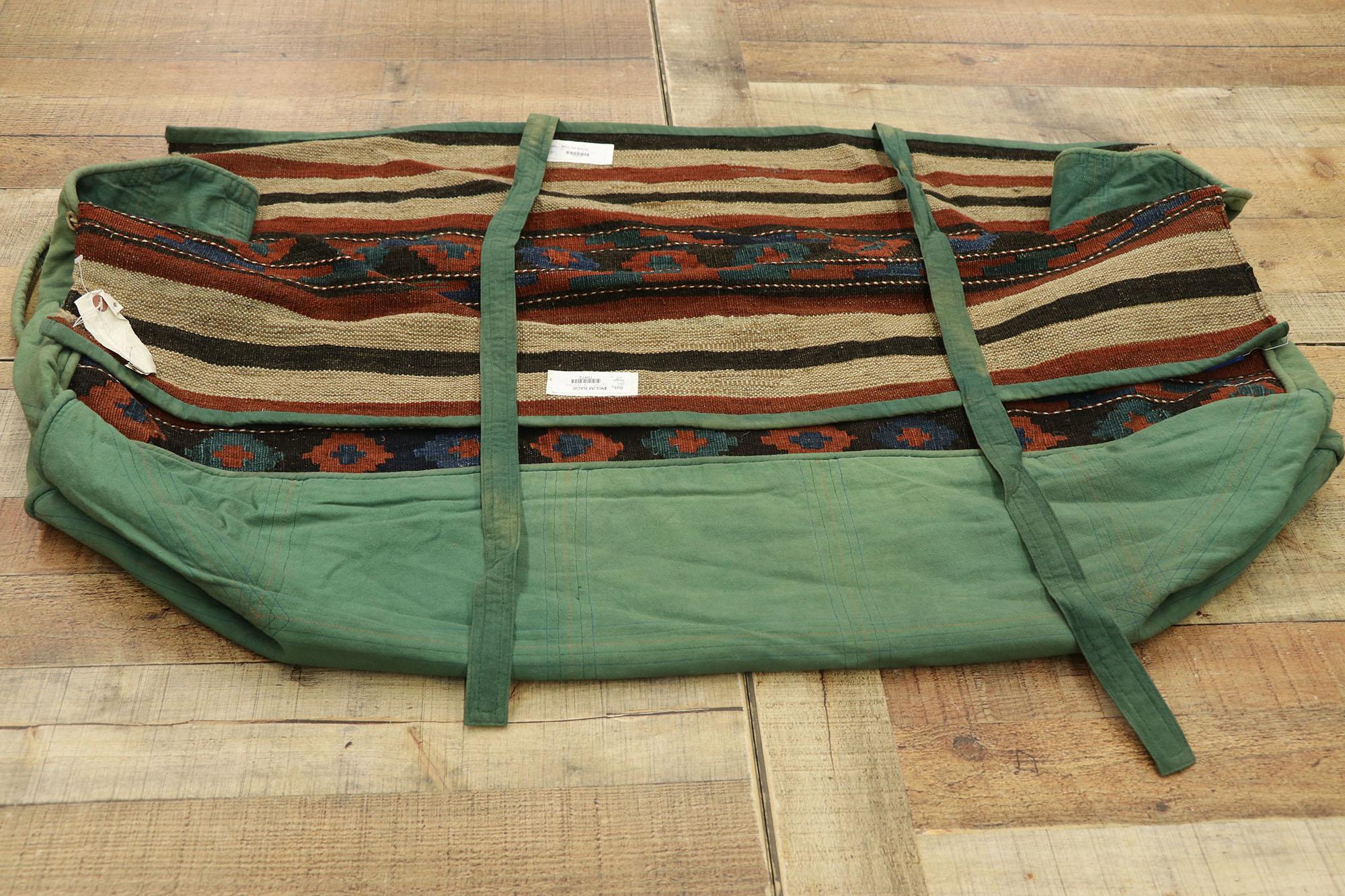 Antike kaukasische Kelim-Tasche, böhmische Stammeskunst-Tasche im Zustand „Starke Gebrauchsspuren“ im Angebot in Dallas, TX