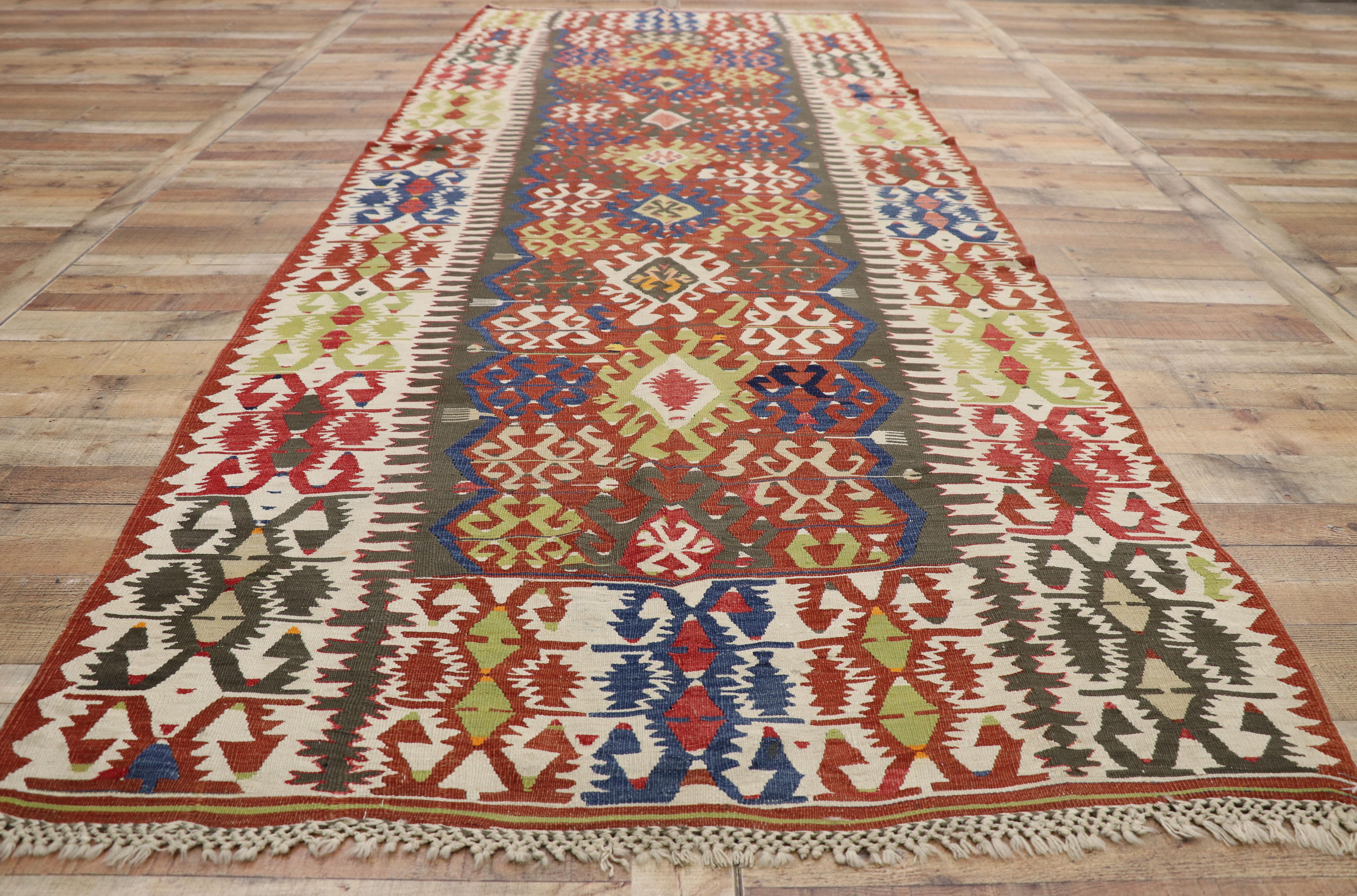 Tapis de couloir Kilim caucasien ancien de style tribal en vente 1