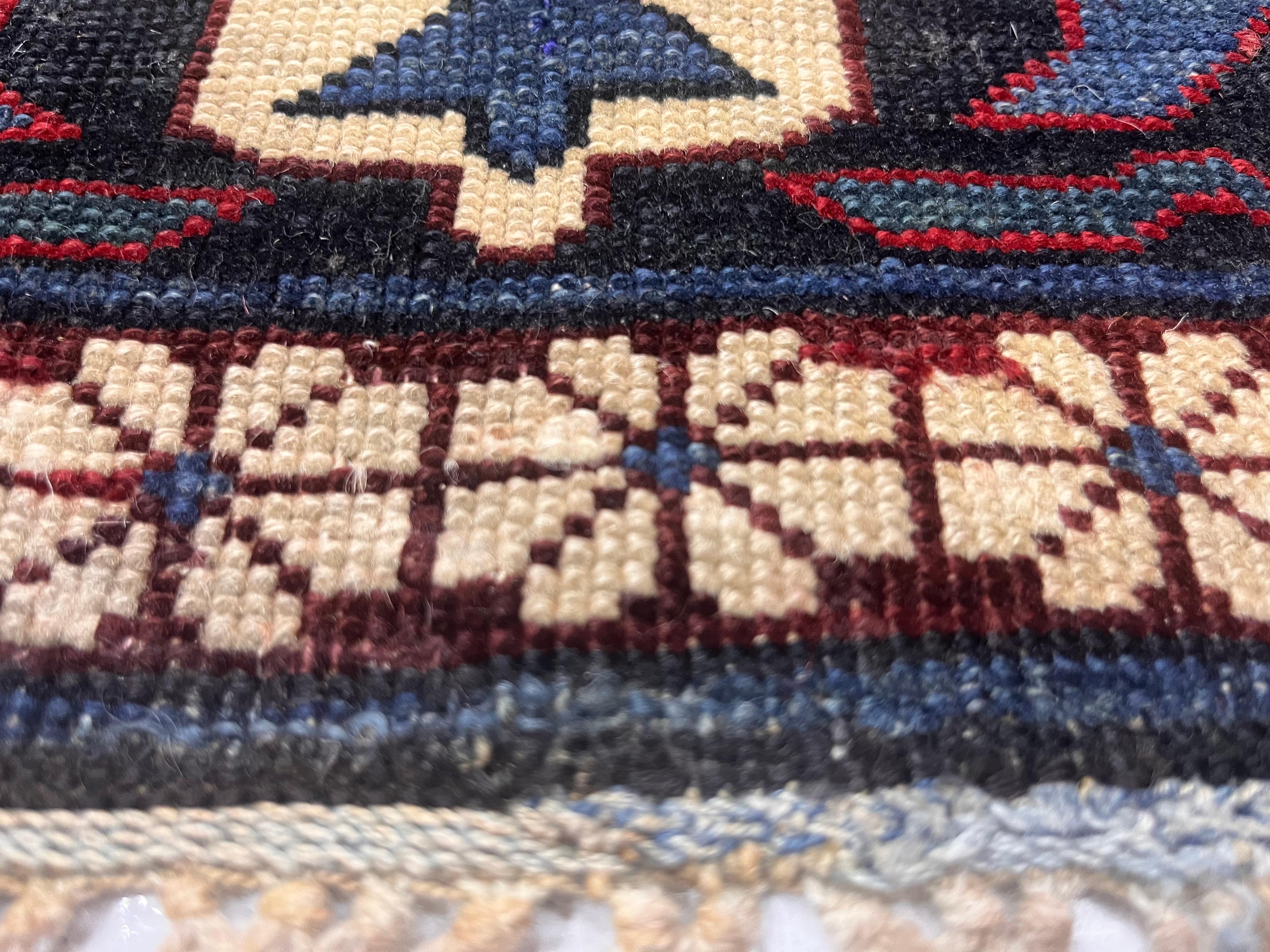 Antiker kaukasischer Kuba-Teppich 2'10