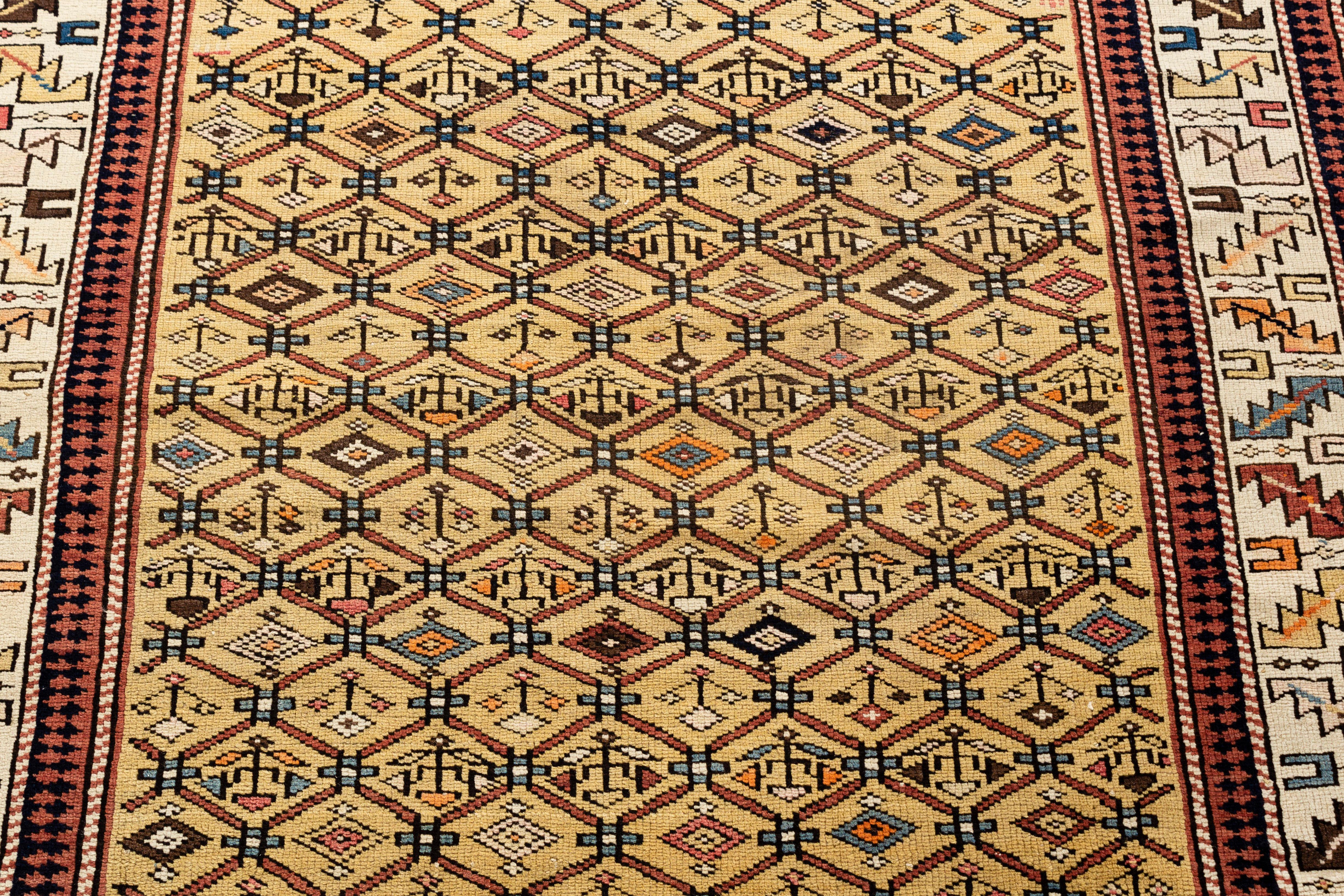 Tissé à la main Ancien tapis caucasien Kuba, vers 1880  3'9 x 5'7 en vente