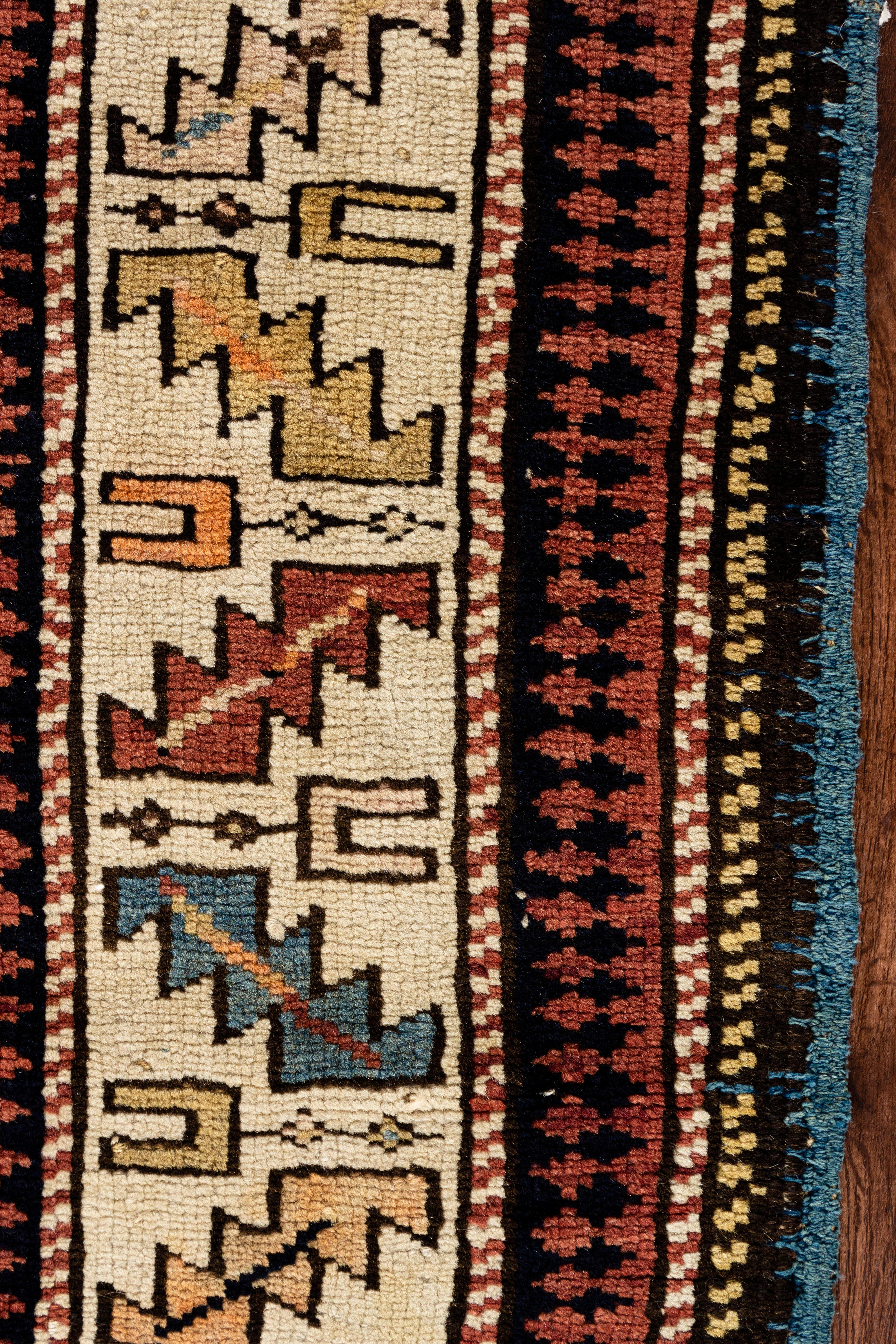 Laine Ancien tapis caucasien Kuba, vers 1880  3'9 x 5'7 en vente