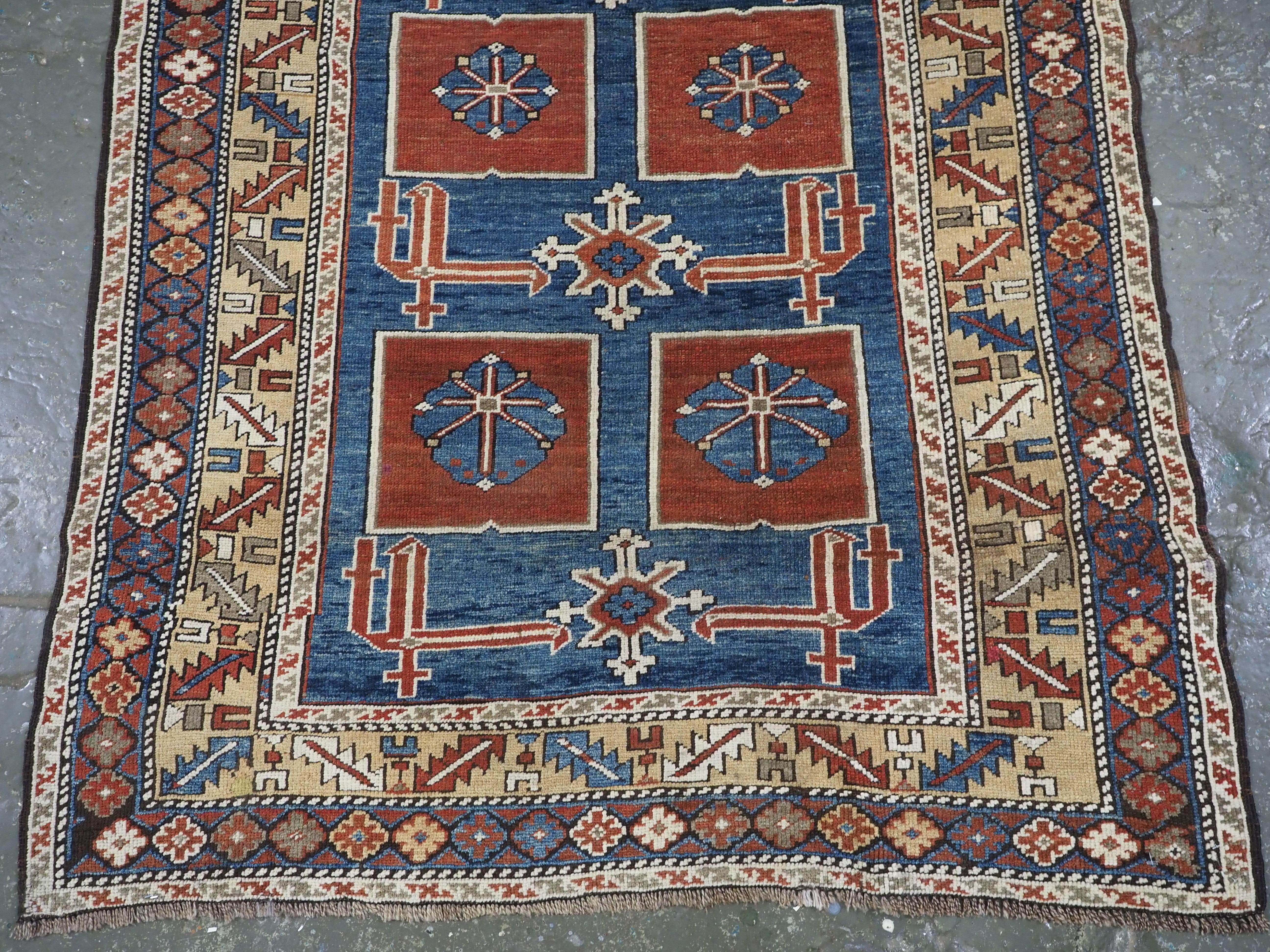 Antiker kaukasischer Kuba-Teppich aus dem Dorf Karagashli, um 1880. im Zustand „Gut“ im Angebot in Moreton-In-Marsh, GB