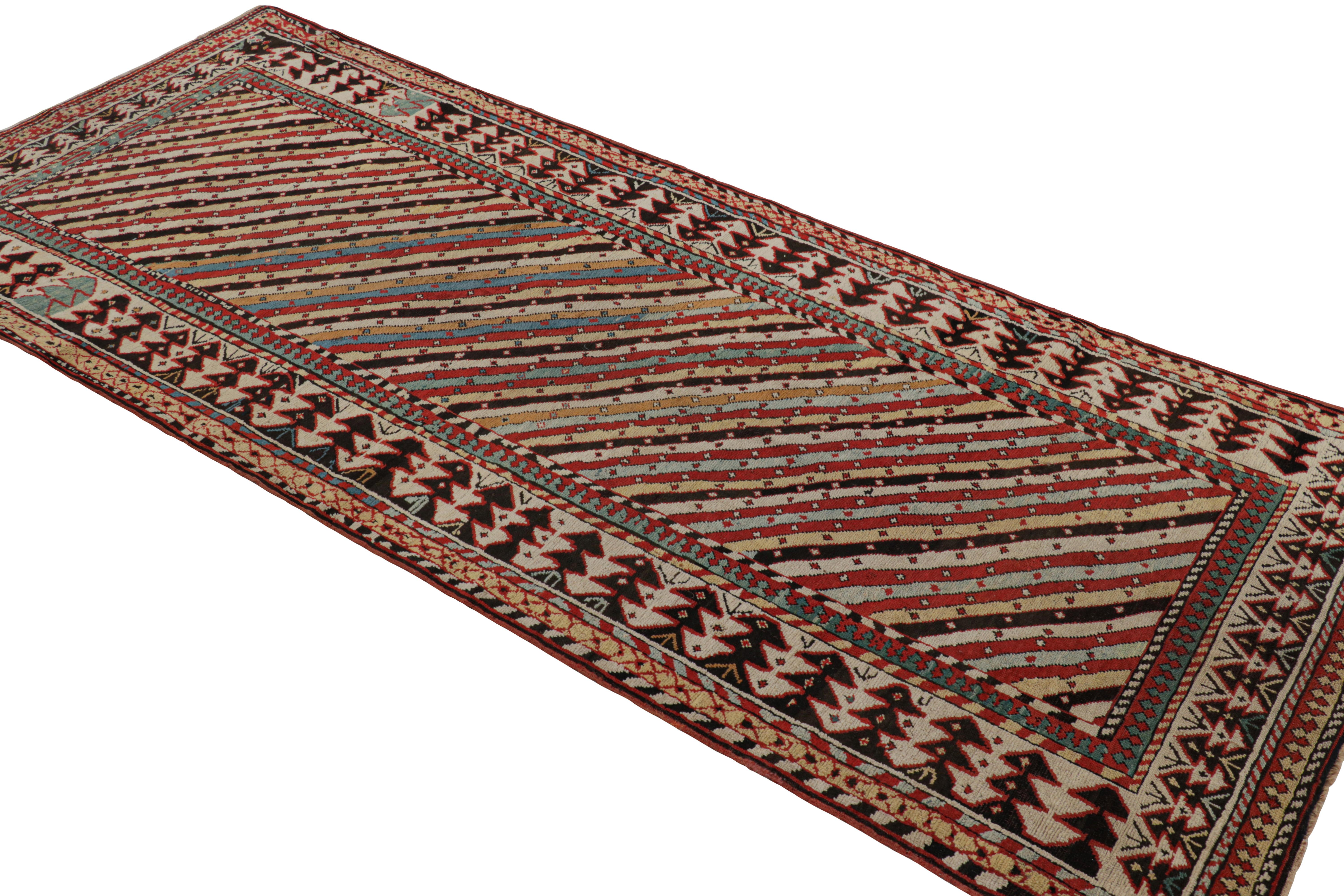 Antiker kaukasischer Kuba-Läufer mit geometrischen Mustern, von Rug & Kilim (Handgeknüpft) im Angebot