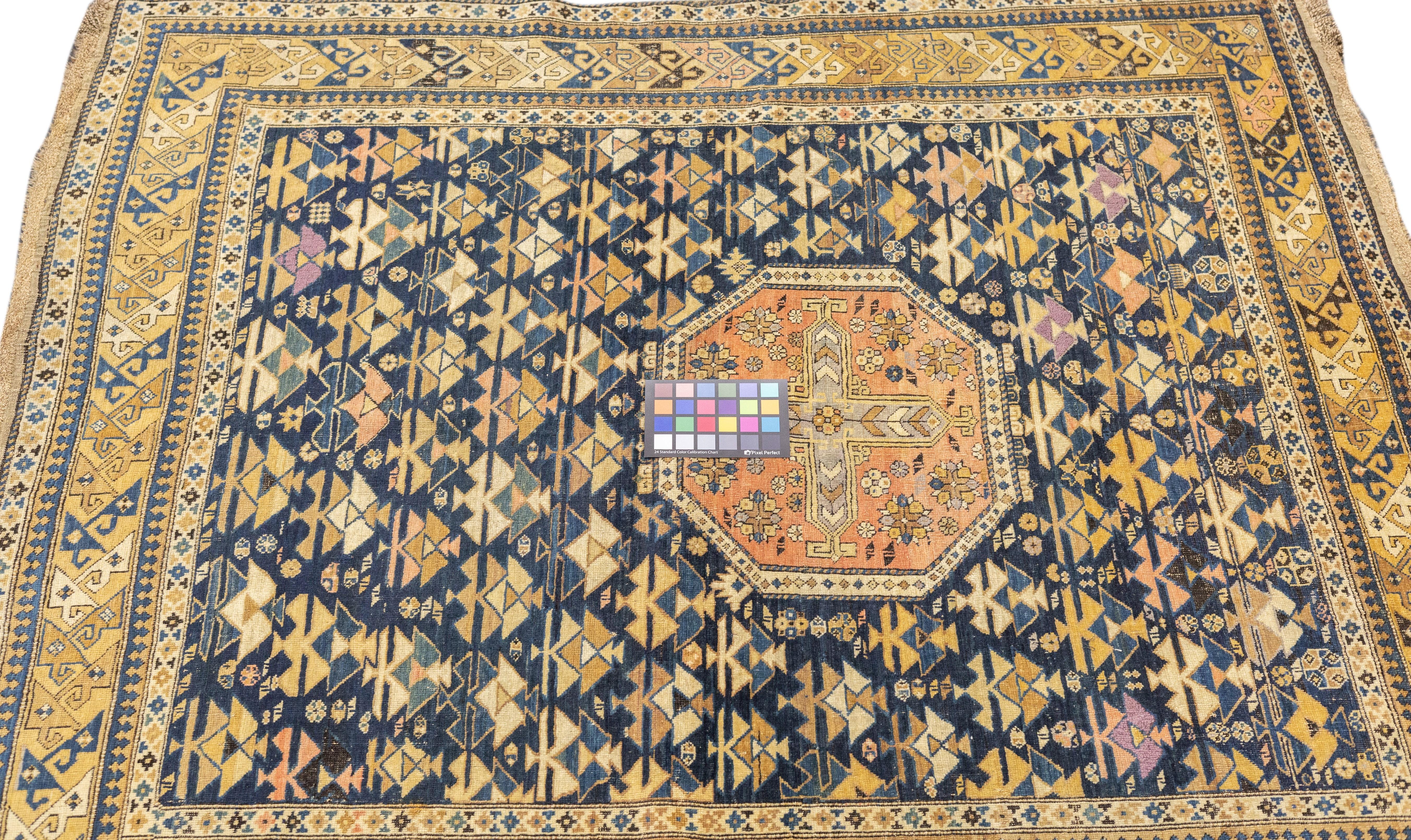 Tapis Kuba Shirvan caucasien ancien 4'5'' x 5'1' en vente 3