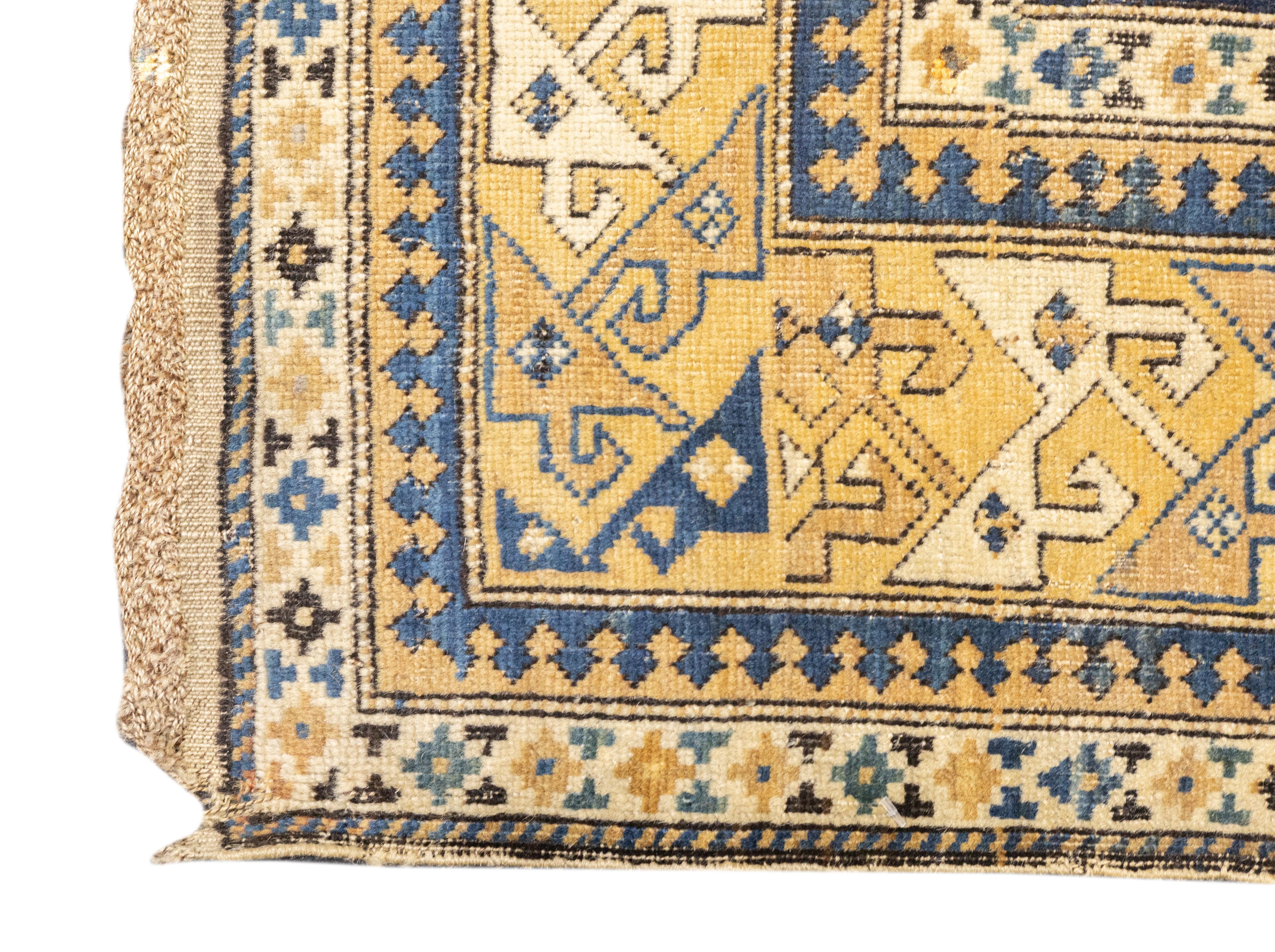 Laine Tapis Kuba Shirvan caucasien ancien 4'5'' x 5'1' en vente