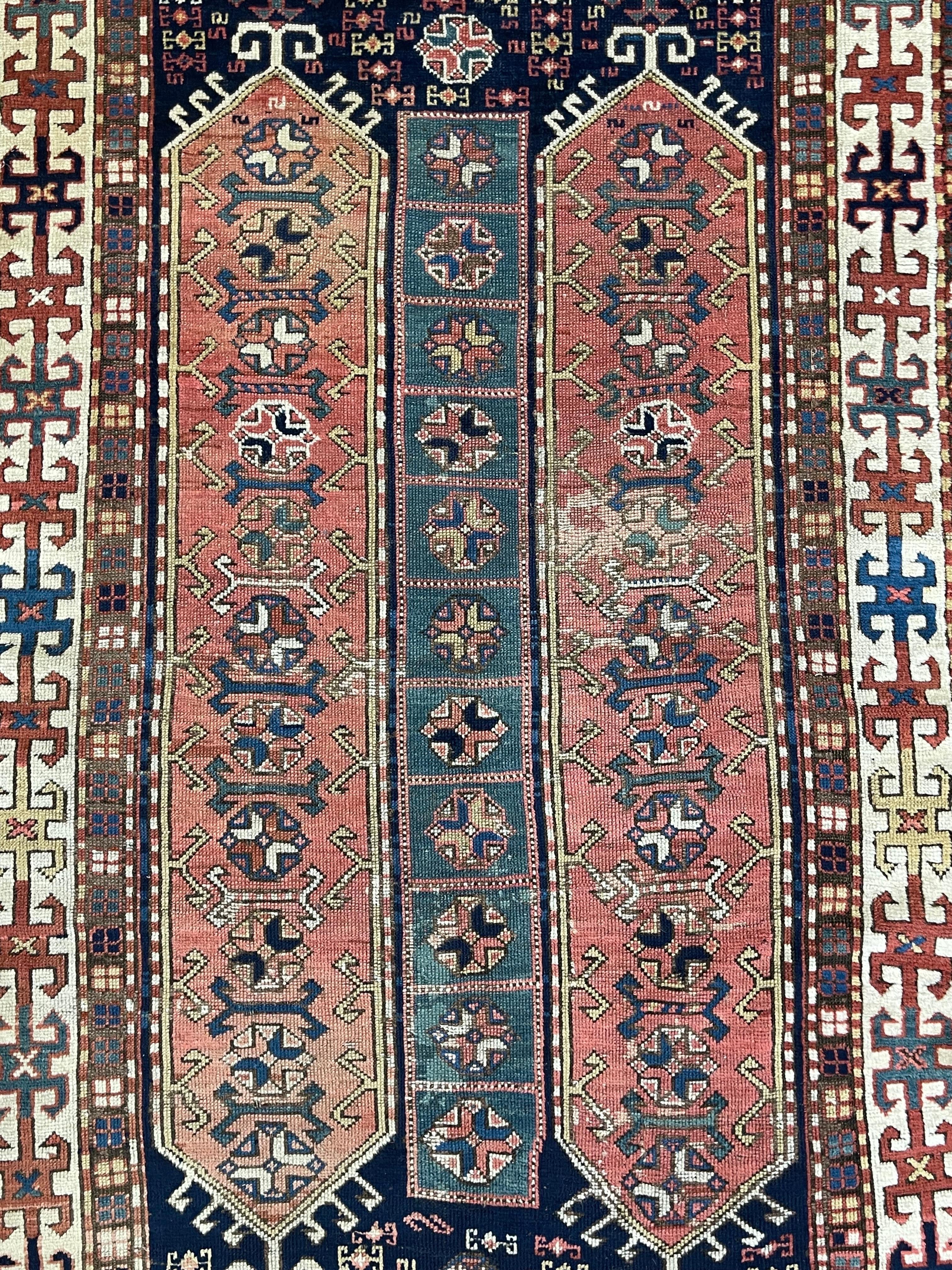 Antique Caucasian Lambalo Kazak circa 1900 In Good Condition For Sale In Morton Grove, IL