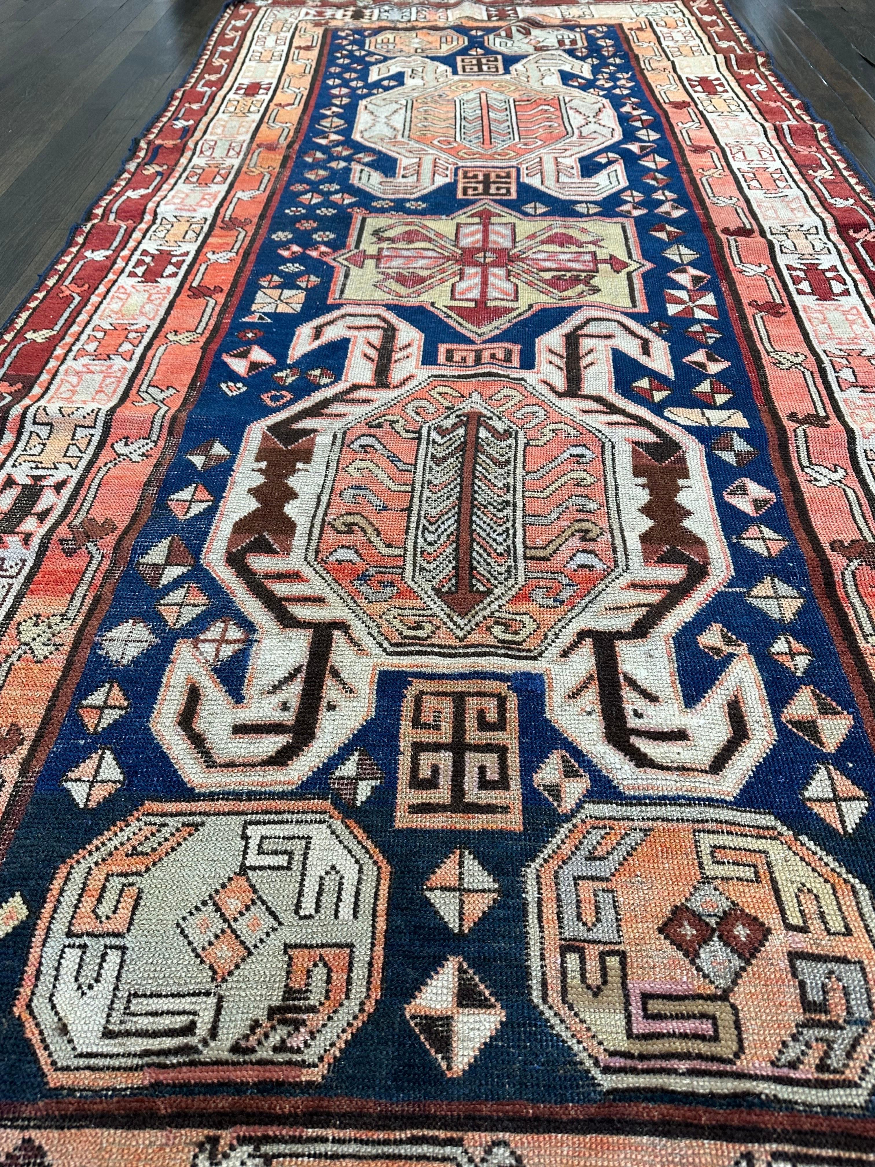 Antike kaukasische Lankoran Teppich Läufer circa 1920 3'8x8' (Frühes 20. Jahrhundert) im Angebot