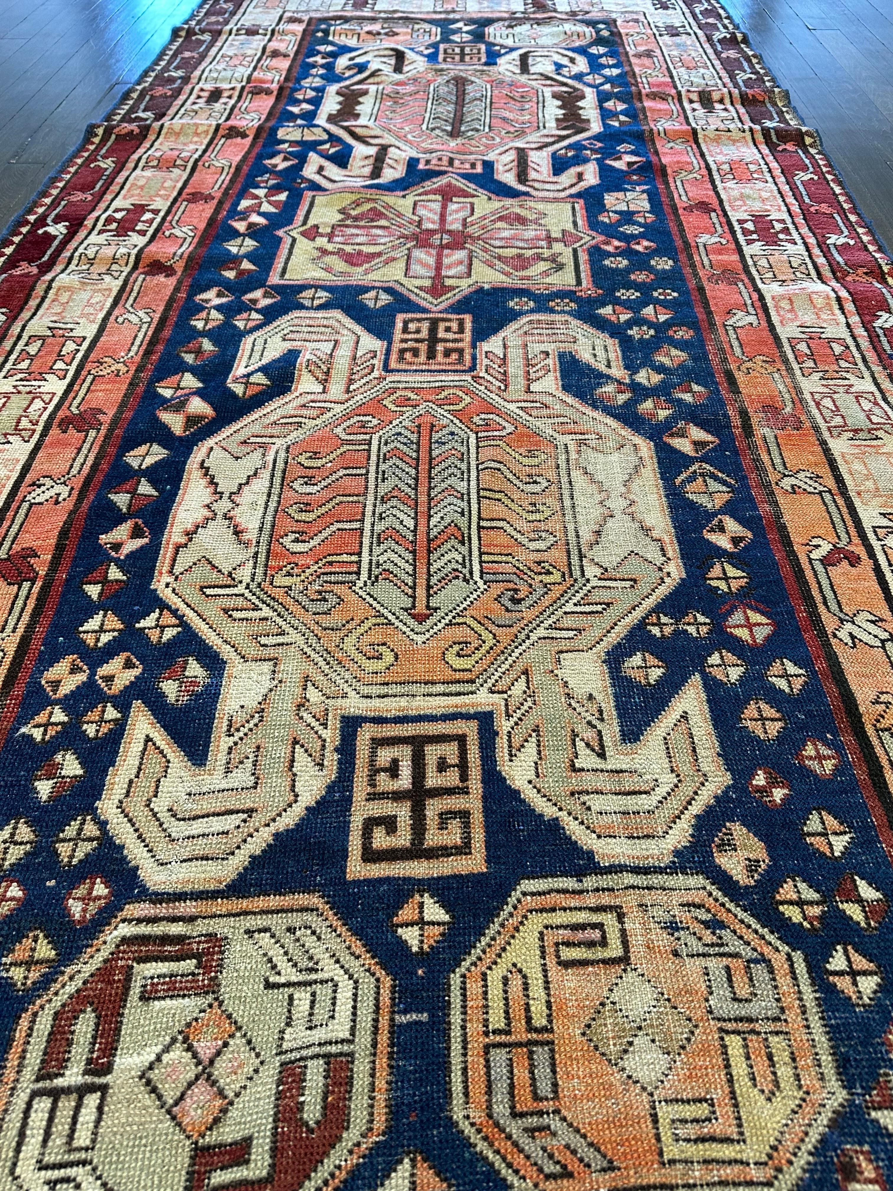 Antike kaukasische Lankoran Teppich Läufer circa 1920 3'8x8' (Wolle) im Angebot