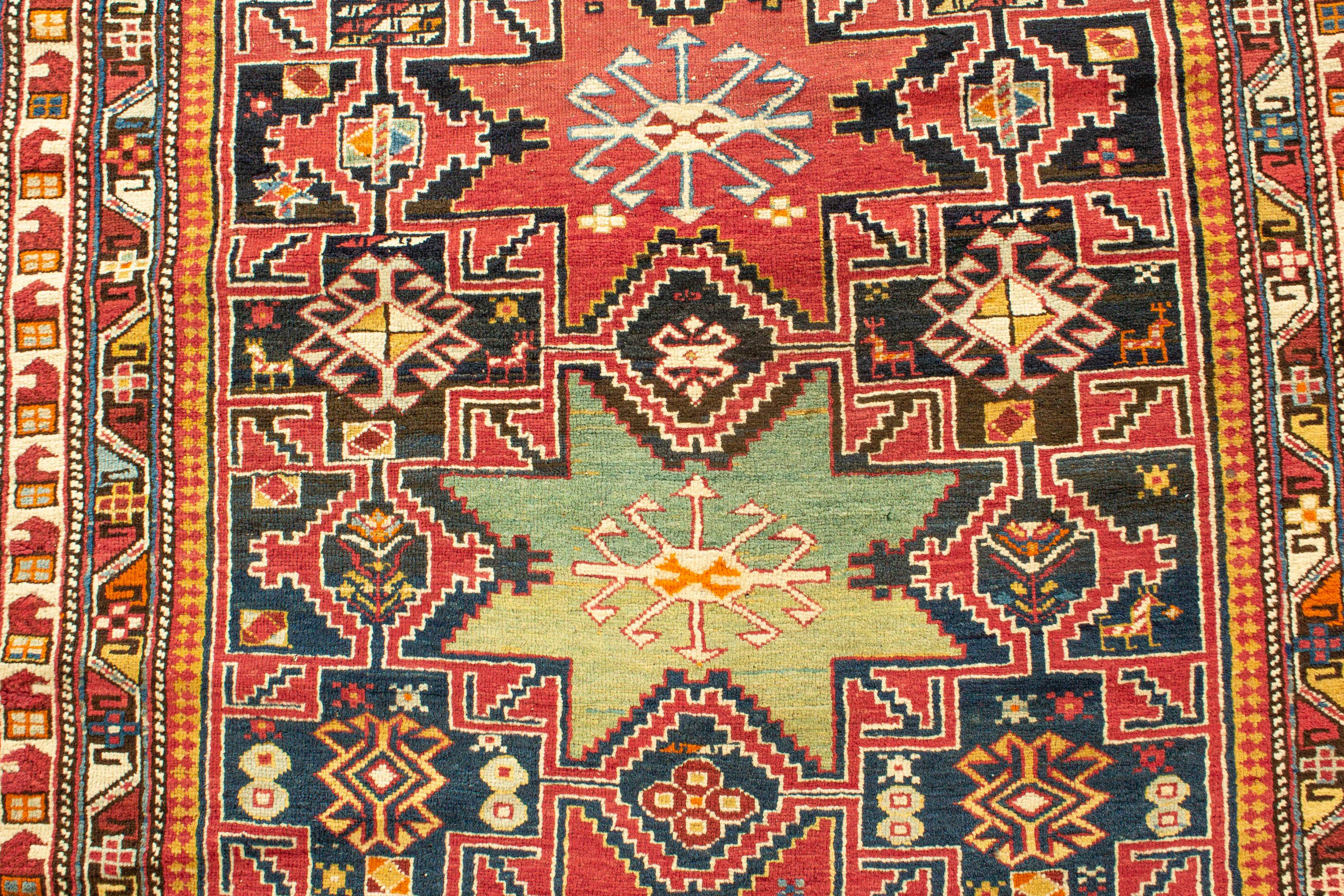 Antiker kaukasischer Lesghi-Teppich, um 1880  4' x 5'2 m (Handgewebt) im Angebot