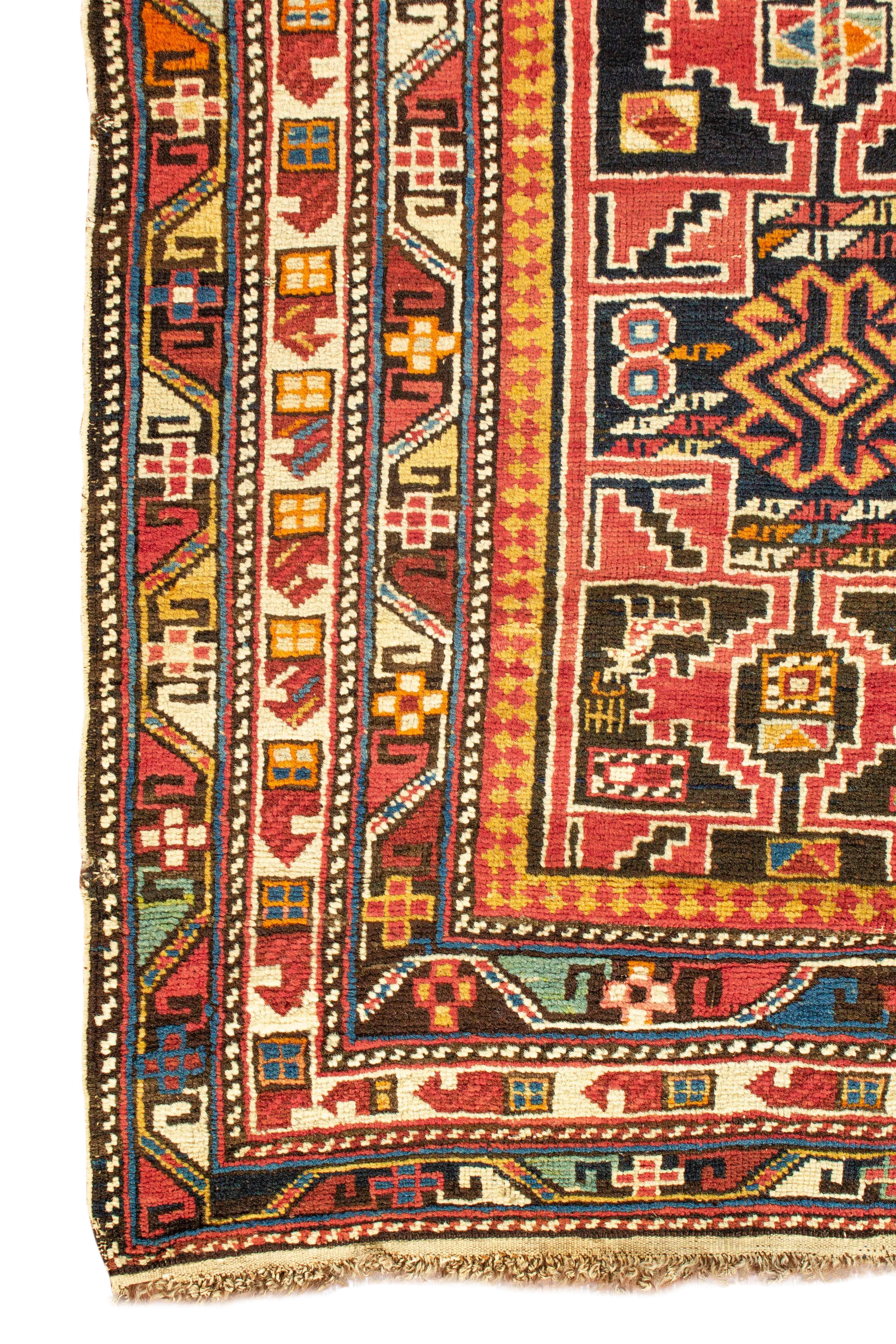 Antiker kaukasischer Lesghi-Teppich, um 1880  4' x 5'2 m im Zustand „Gut“ im Angebot in Secaucus, NJ