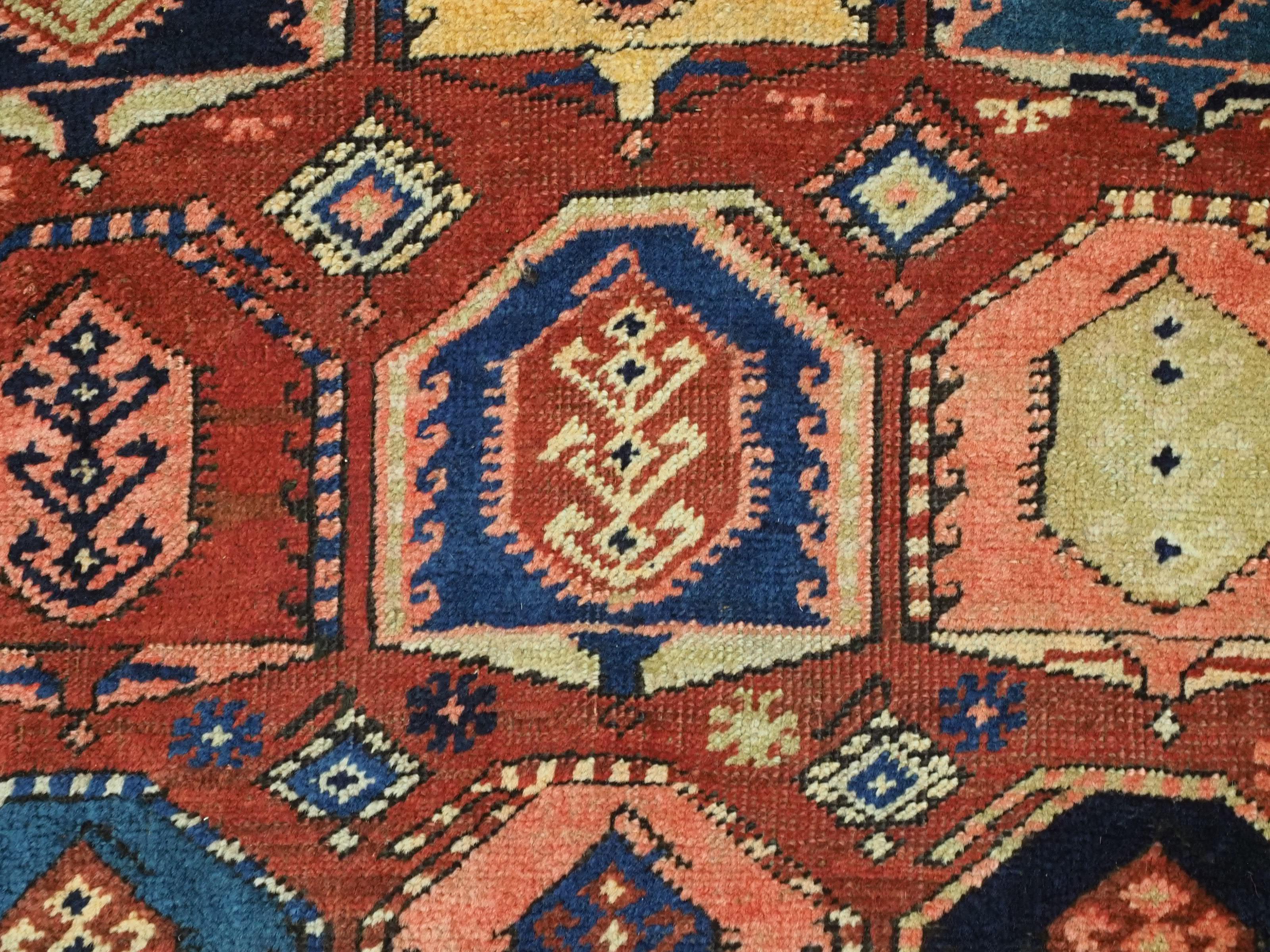 Tapis caucasien ancien avec motif boteh sur toute sa surface.  Circa 1900. en vente 4